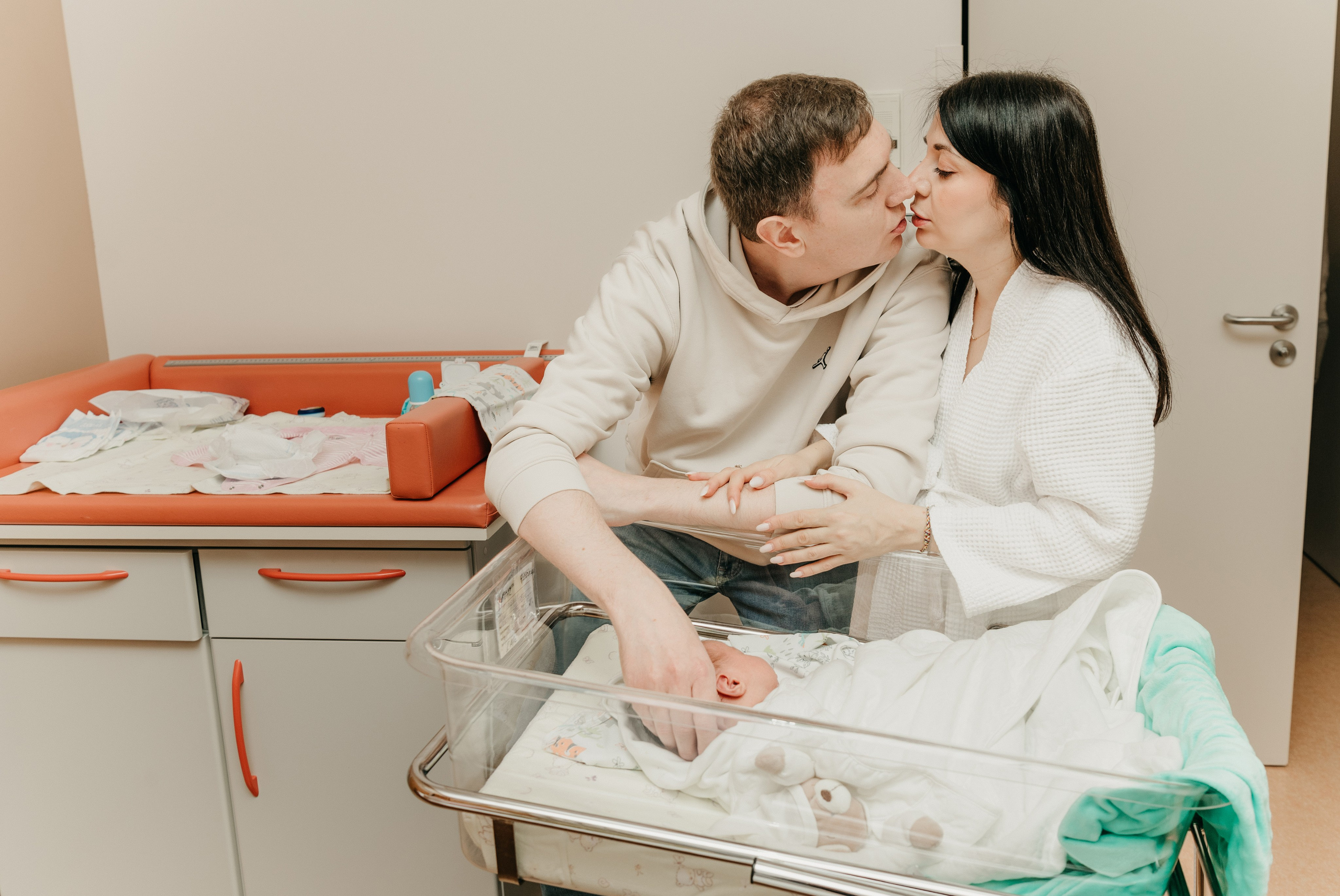 Выписка Евы. Мать и дитя на Севастопольском. Фотограф на выписку из роддома в Москве и МО