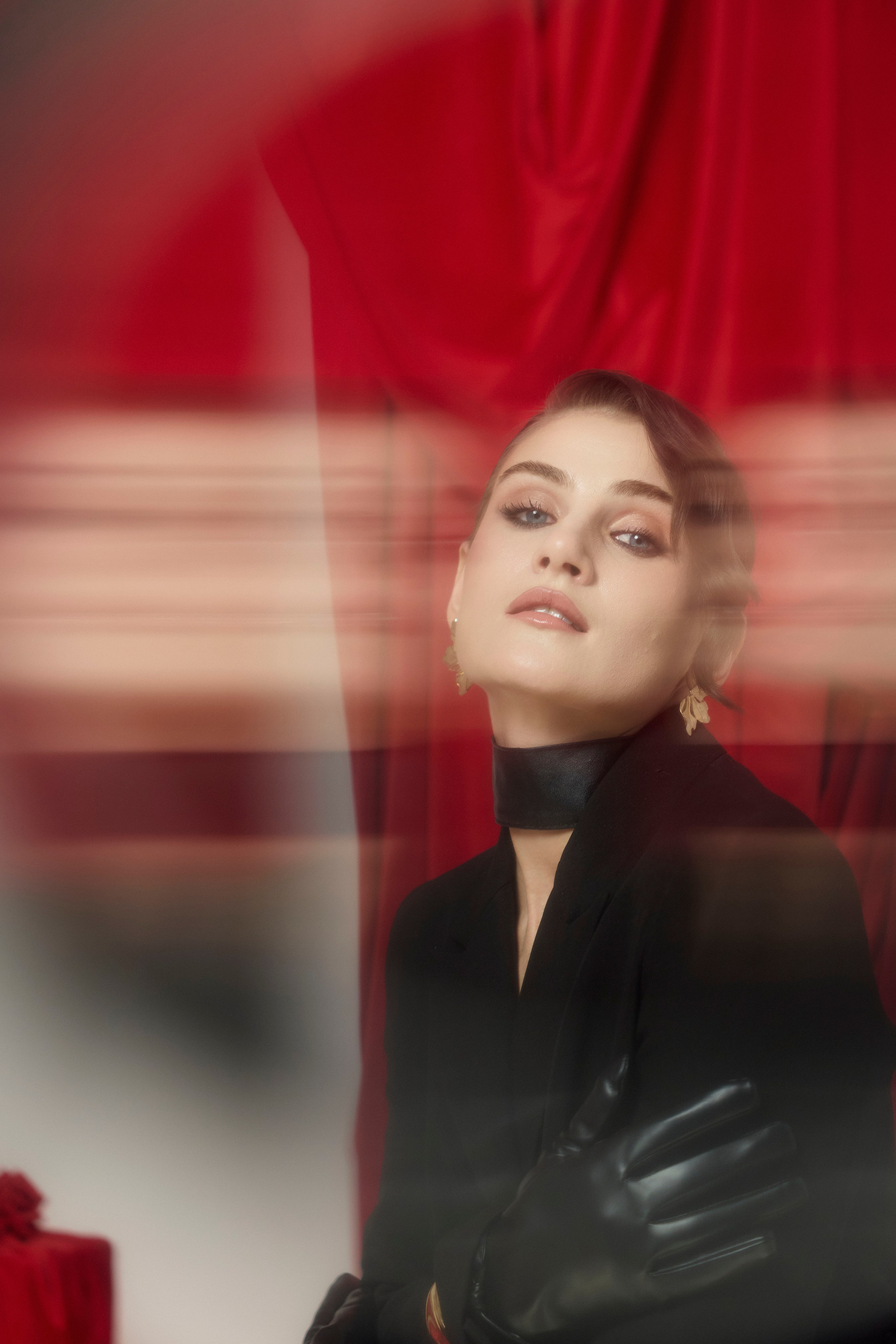 студийная новогодняя съемка  съемка девушки в нарядном праздничном платье в студии фотограф питер санкт-петербург женский портрет женская портретная съемка 