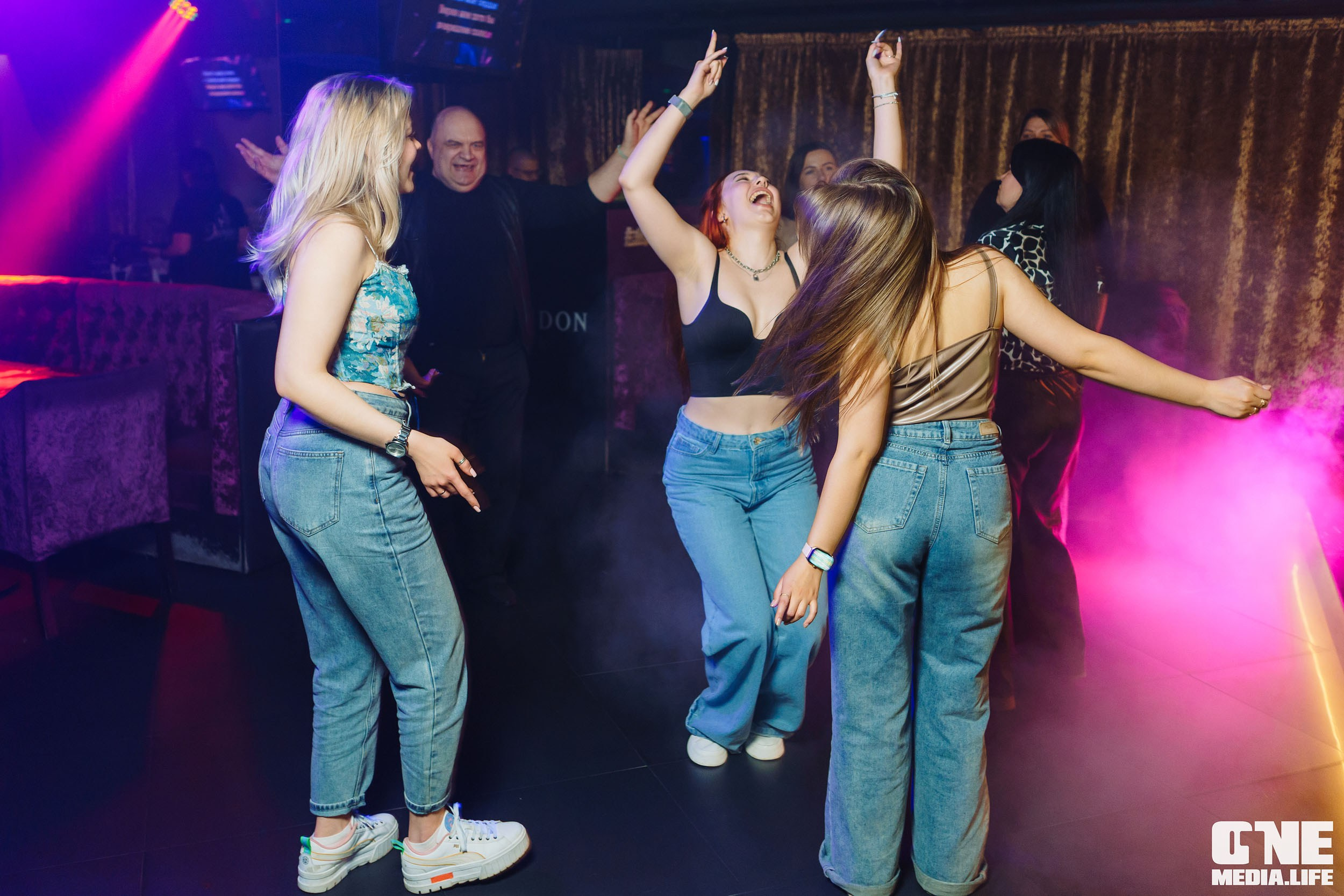 Фоторепортаж из караоке-клуба Эйфория. One Media Life: фоторепортажи, фотоотчеты с мероприятий и заведений