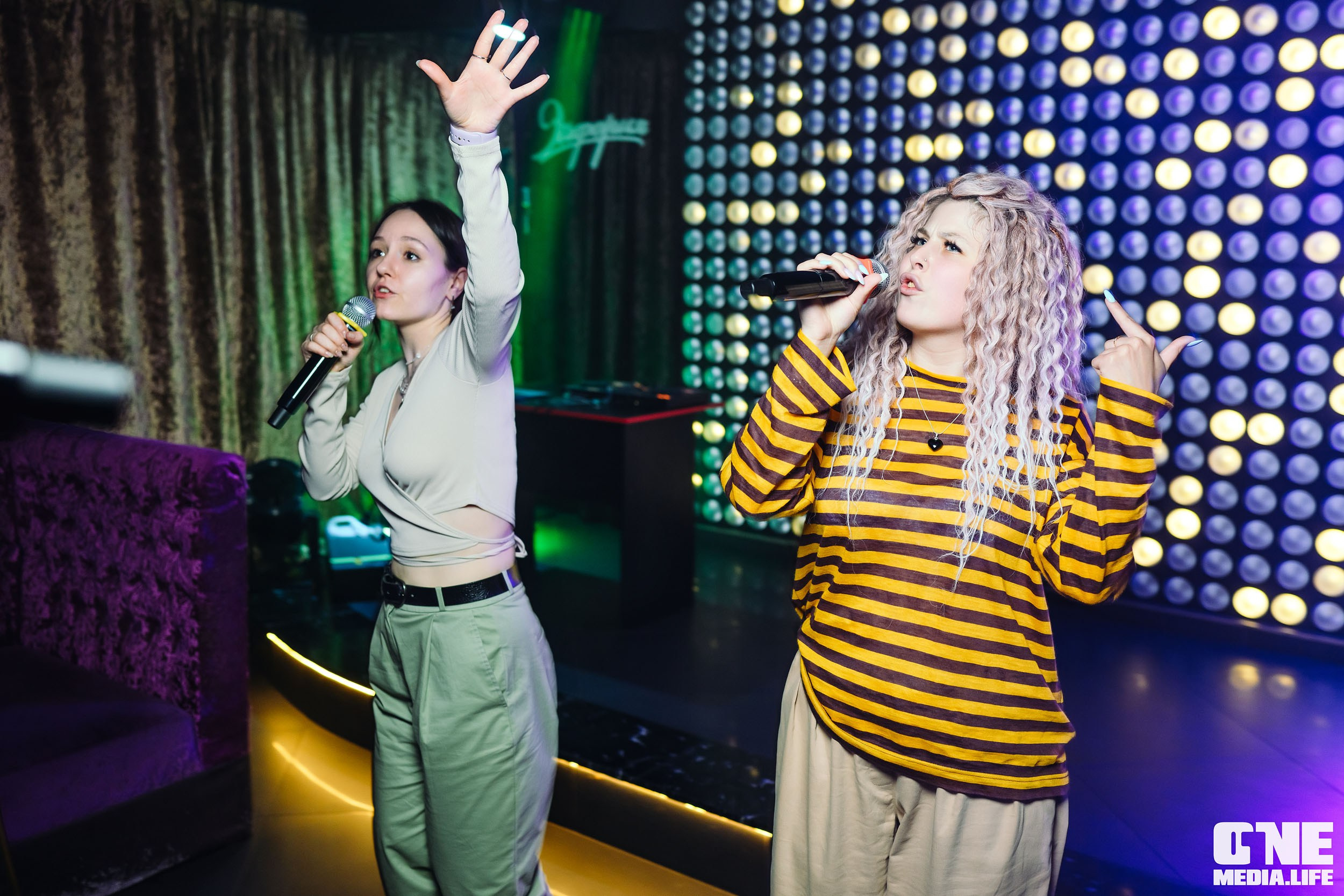 Субботняя вечеринка в караоке-клубе Эйфория. One Media Life: фоторепортажи, фотоотчеты с мероприятий и заведений