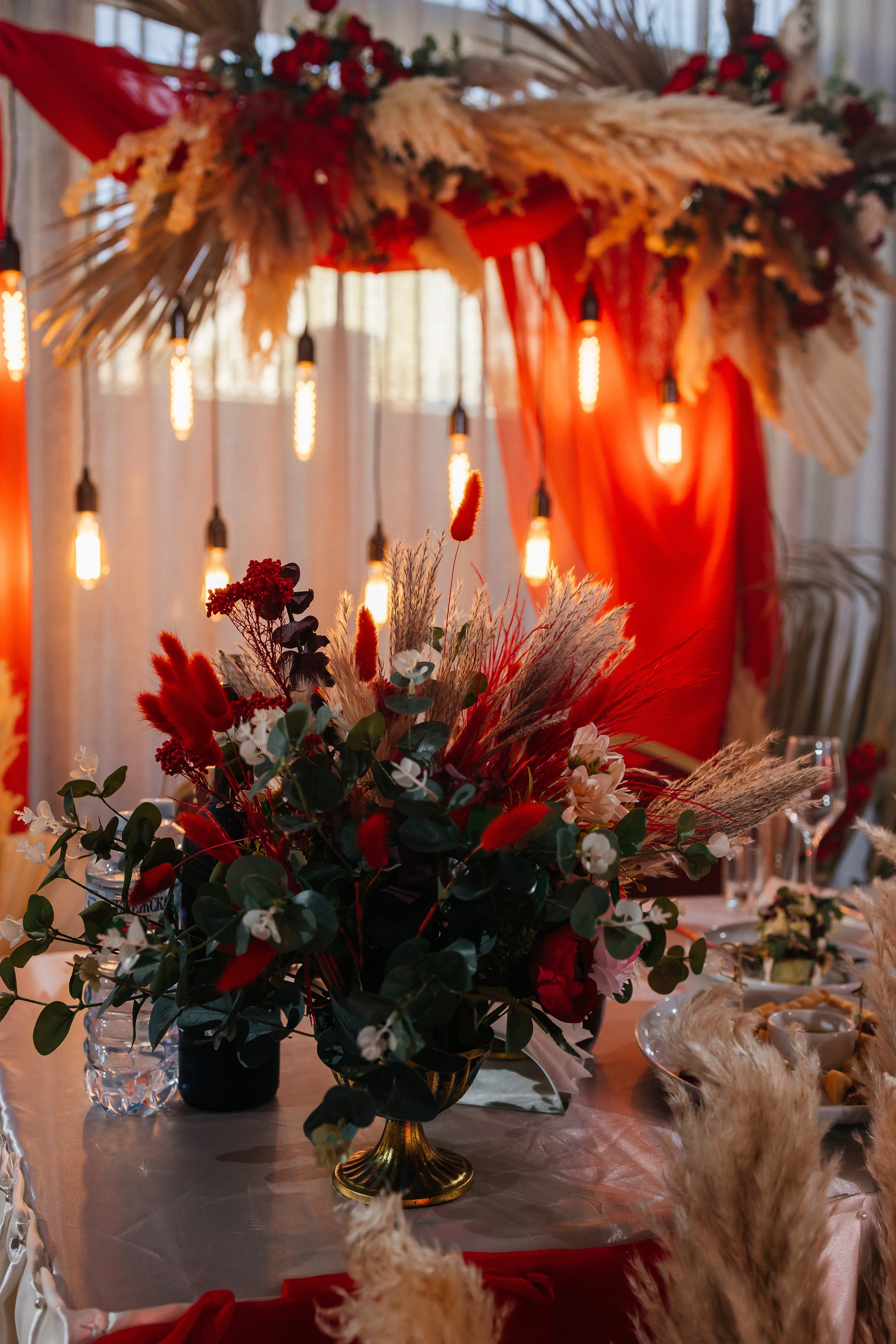 Грандиозное свадебное событие в уютном ресторане. Олег Сверчков | Свадебный фотограф Вологда