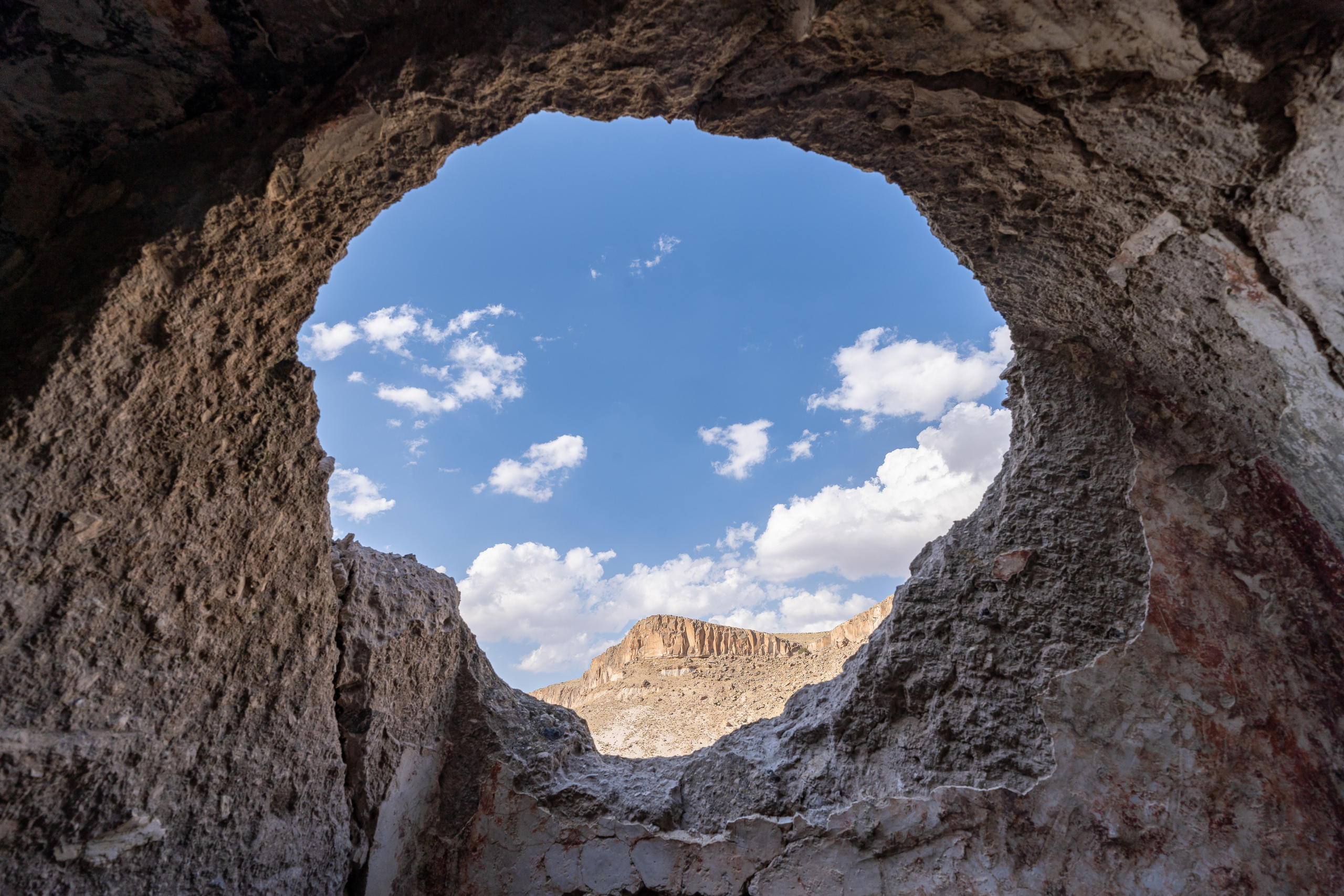 Вид из пещерного окна церкви в Sogonli