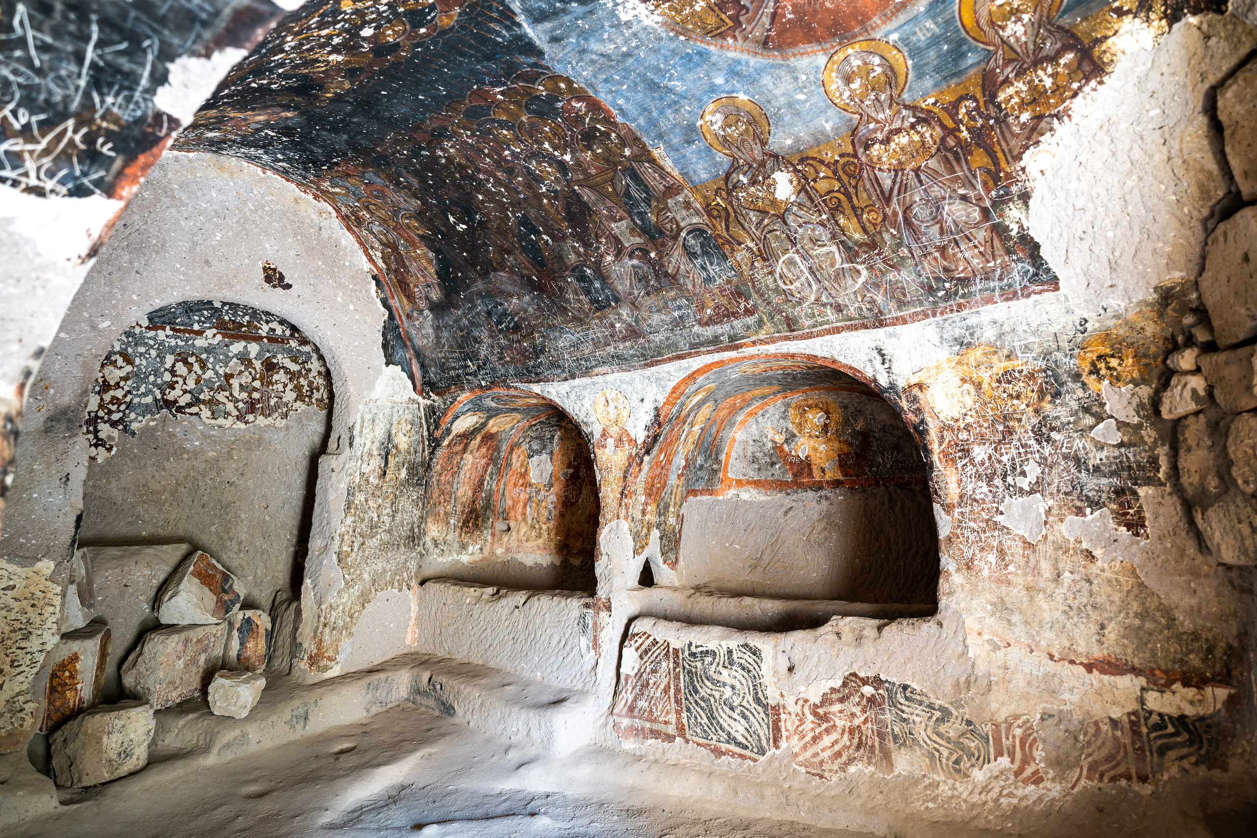 Пещерная церковь с древними христианскими фресками в Турции