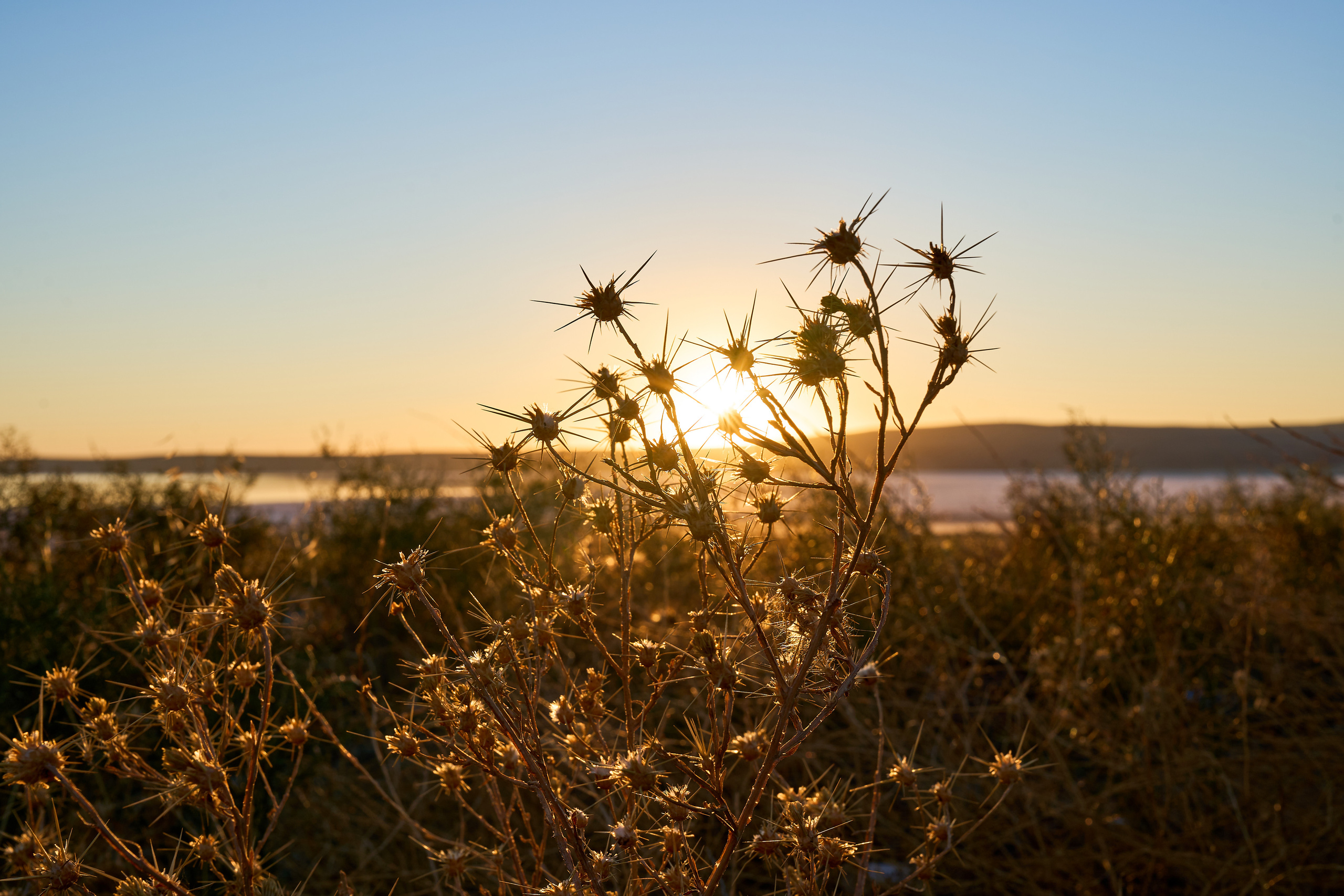 Красивый вид заката на Озере Туз в Турции