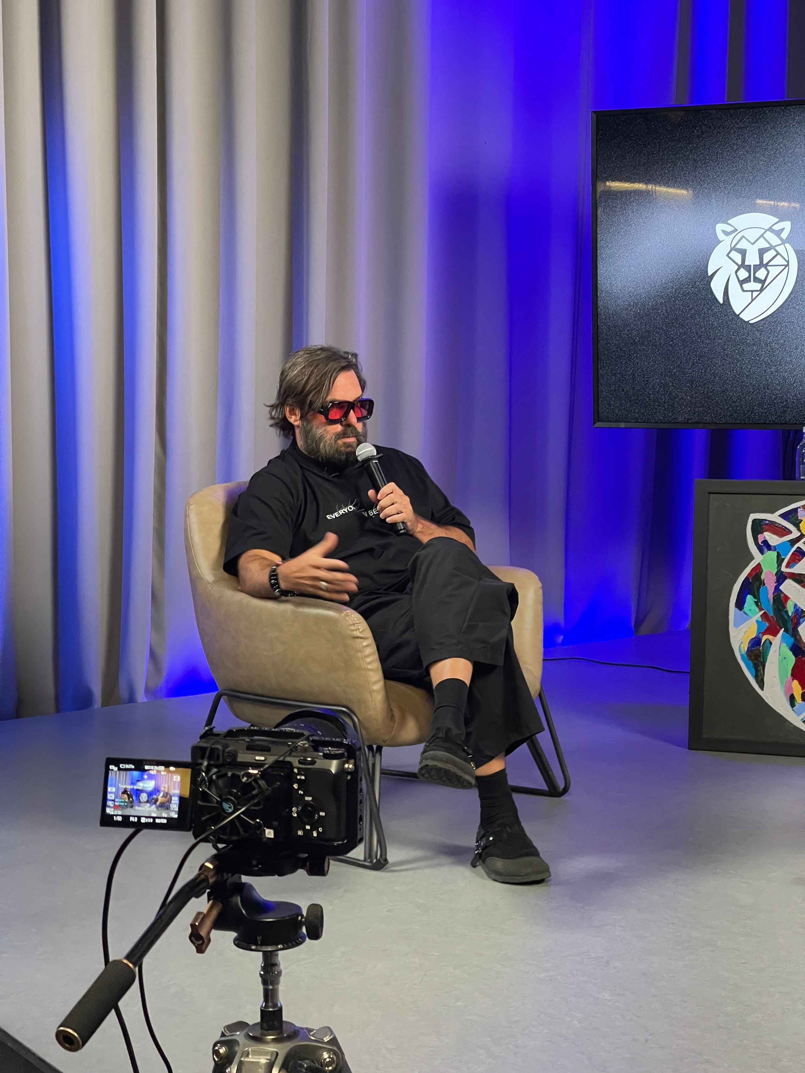 Интервью и подкасты. Продакшн-студия Videograf Guru