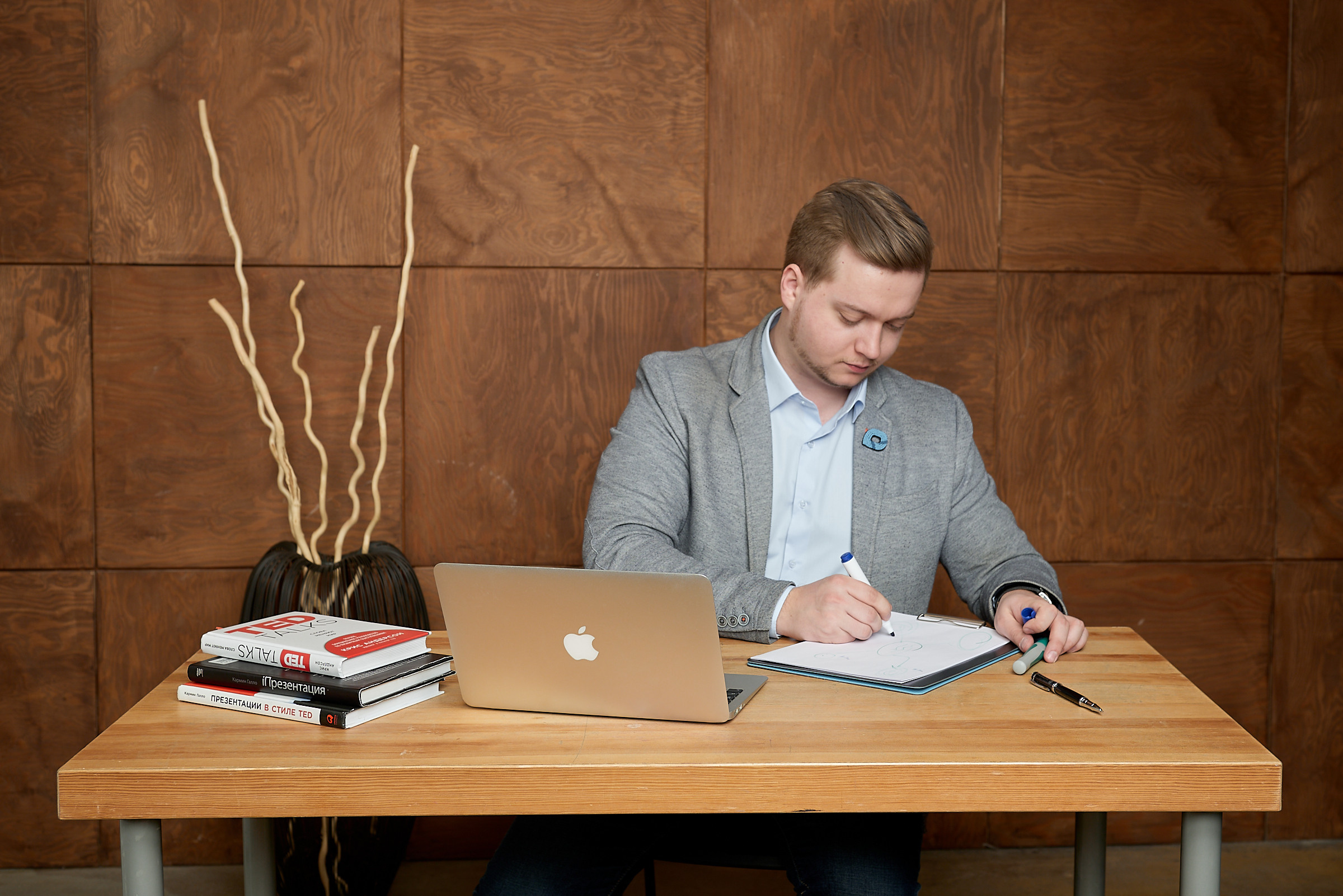 Фотосъемка тренера по публичным выступлениям Даниила Осипова. Репортажный фотограф в Москве, Сергей Торунов