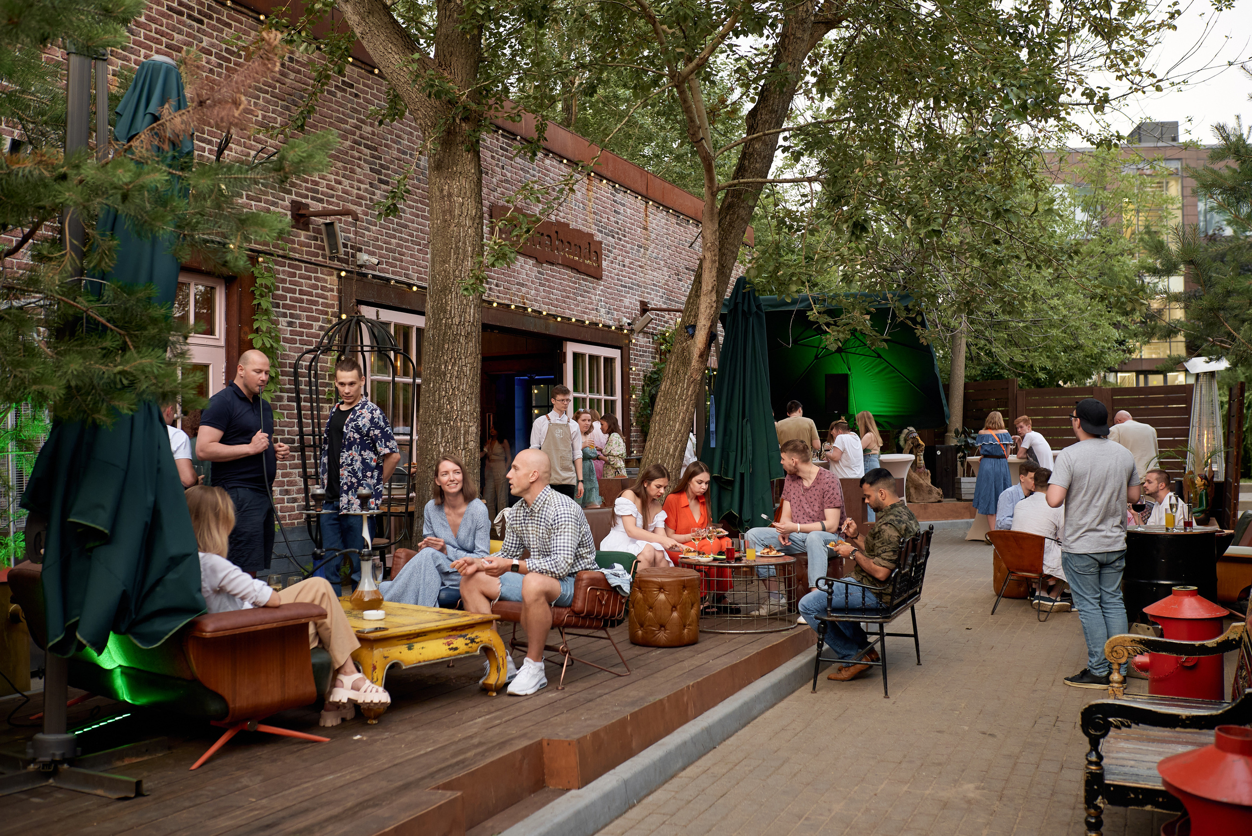 Репортажная фотосъёмка летнего корпоратива в лофте на открытом воздухе. Репортажный фотограф в Москве, Сергей Торунов