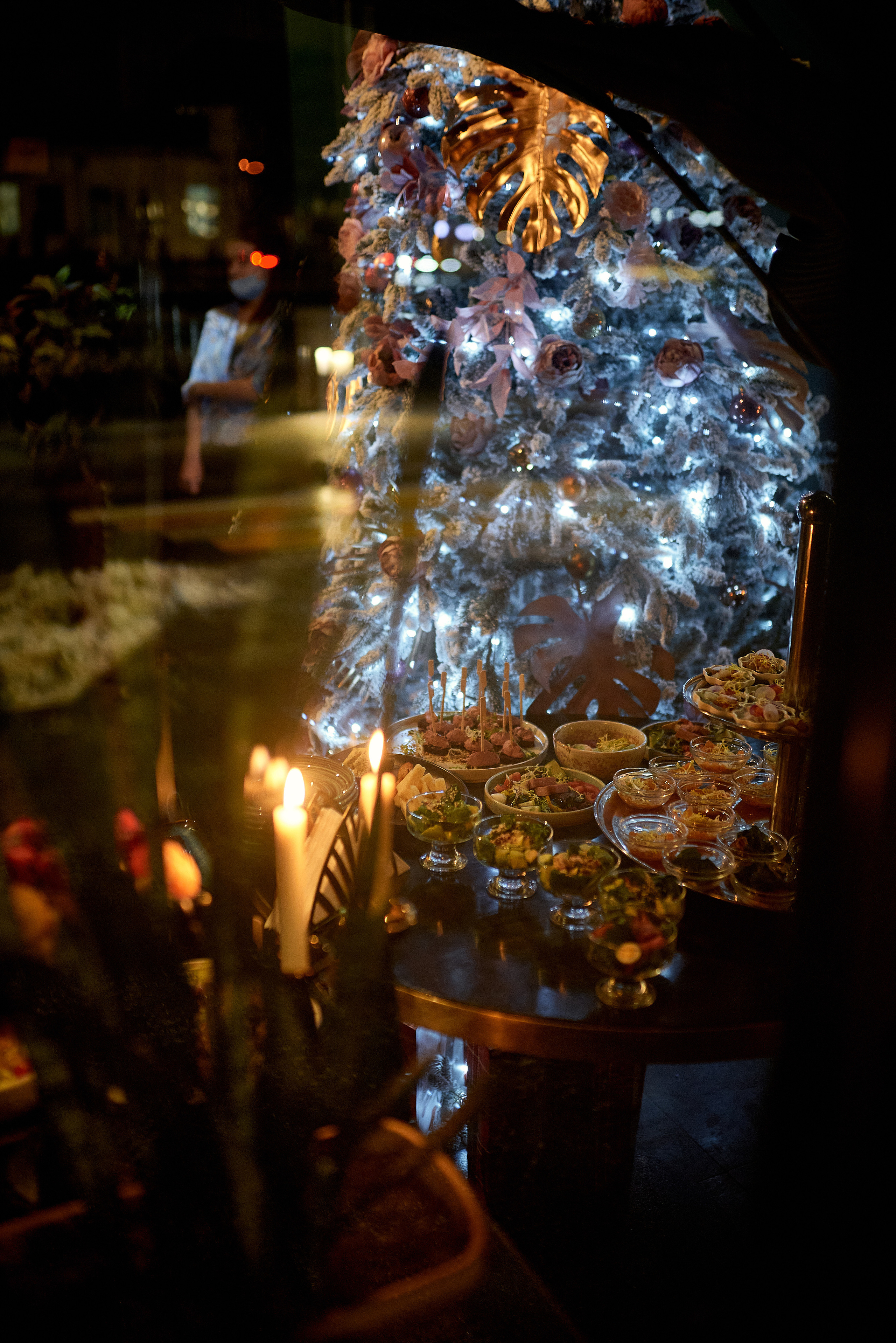 Репортажная фотосъёмка новогоднего корпоратива в баре, атмосферные фото. Репортажный фотограф в Москве, Сергей Торунов