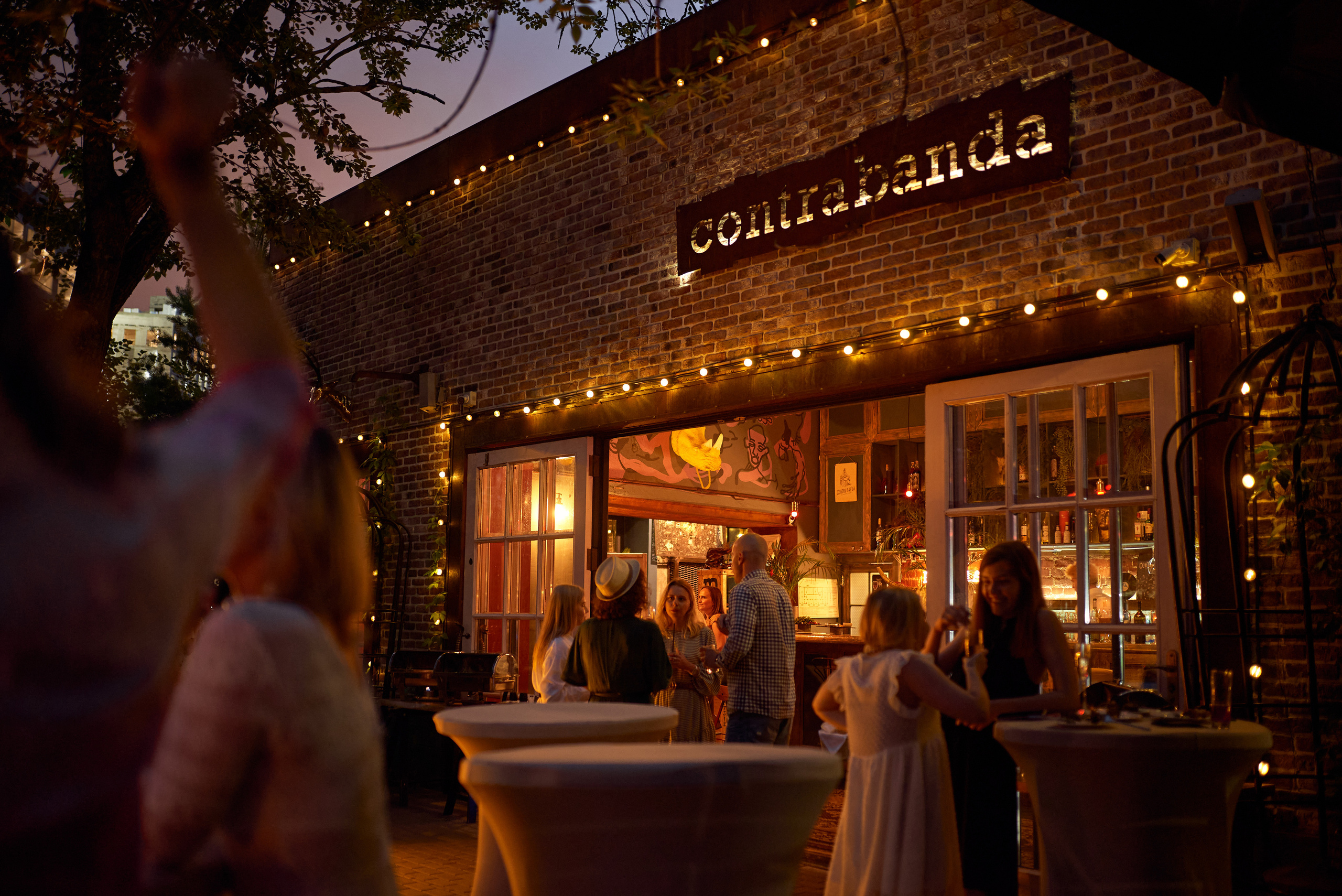 Репортажная фотосъёмка летнего корпоратива в лофте на открытом воздухе. Репортажный фотограф в Москве, Сергей Торунов