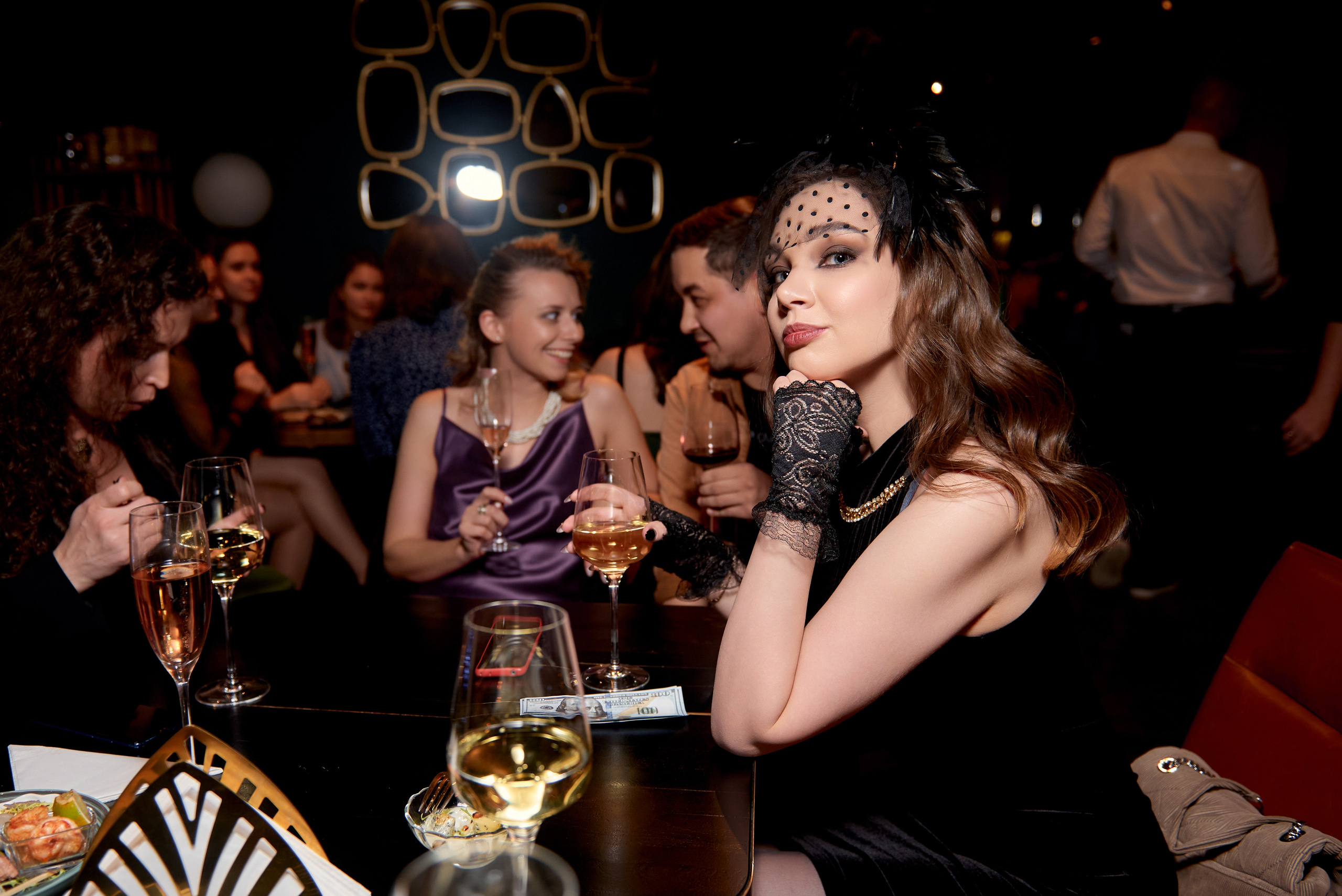 Репортажная фотосъёмка новогоднего корпоратива в баре, атмосферные фото. Репортажный фотограф в Москве, Сергей Торунов