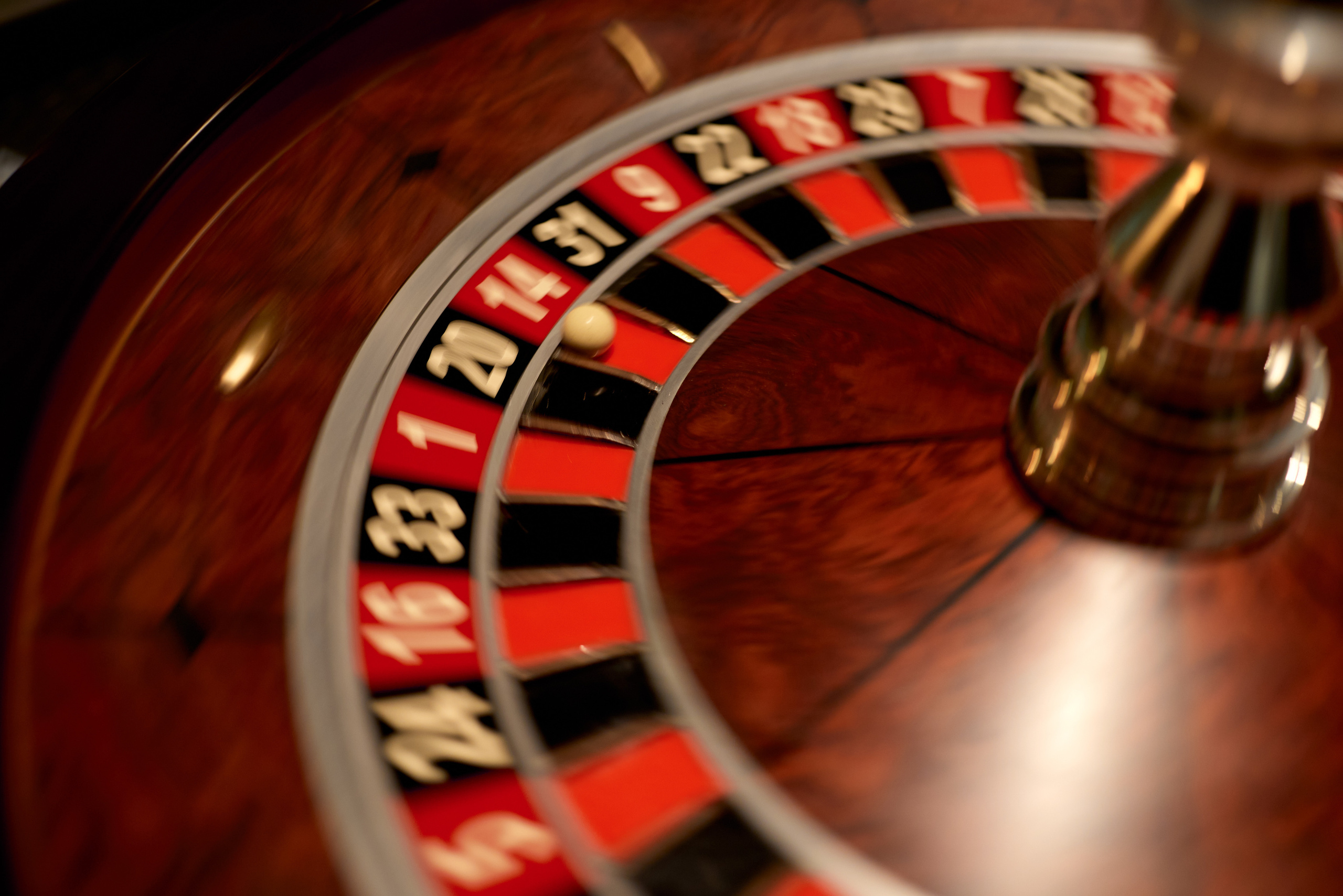 Репортажная фотосъёмка новогоднего корпоратива в баре, атмосферные фото. Репортажный фотограф в Москве, Сергей Торунов