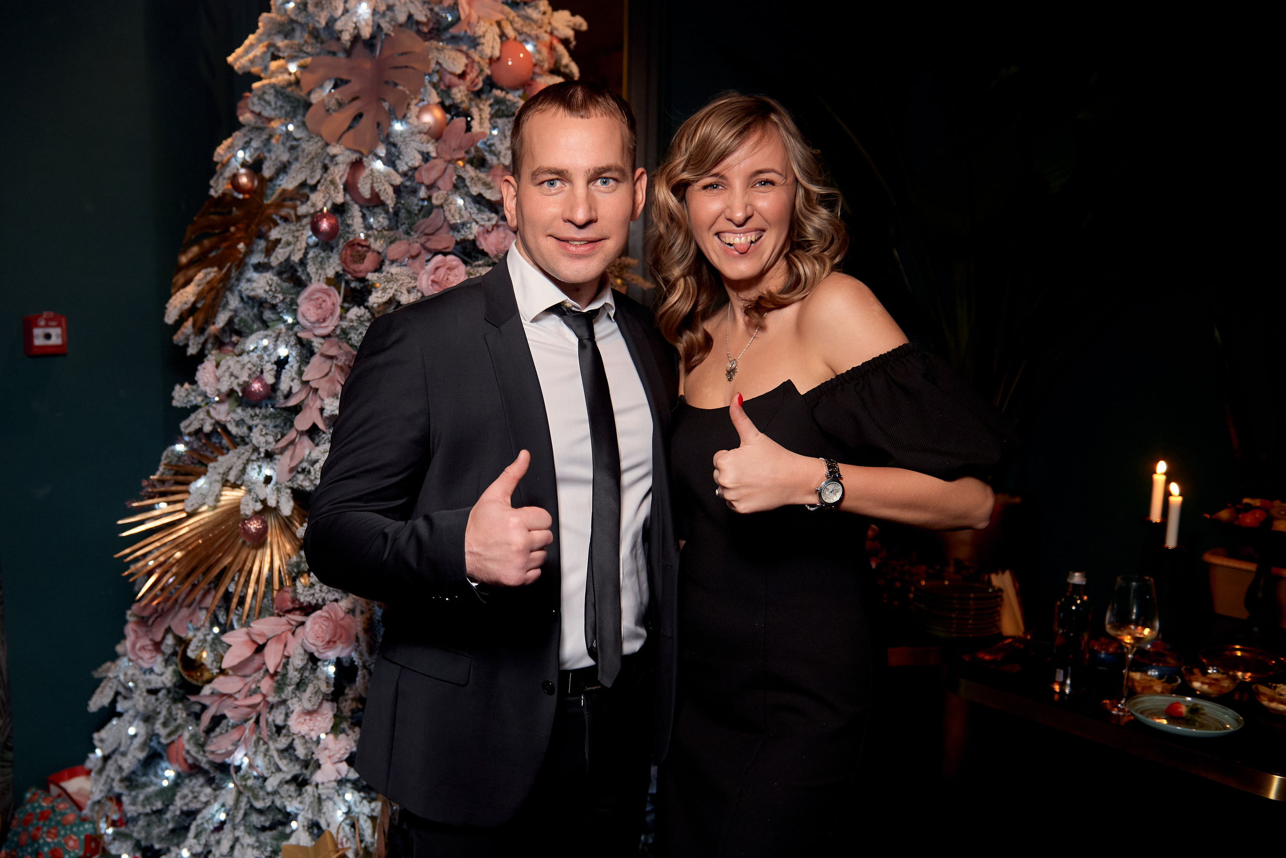 Репортажная фотосъёмка новогоднего корпоратива в баре, атмосферные фото. Репортажный фотограф в Москве, Сергей Торунов