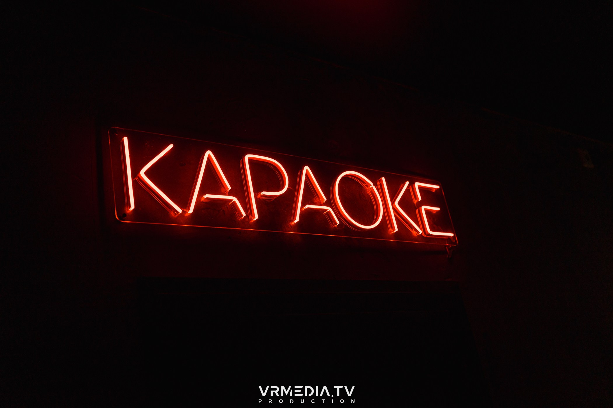 Бумажный дом в баре «Друзья»