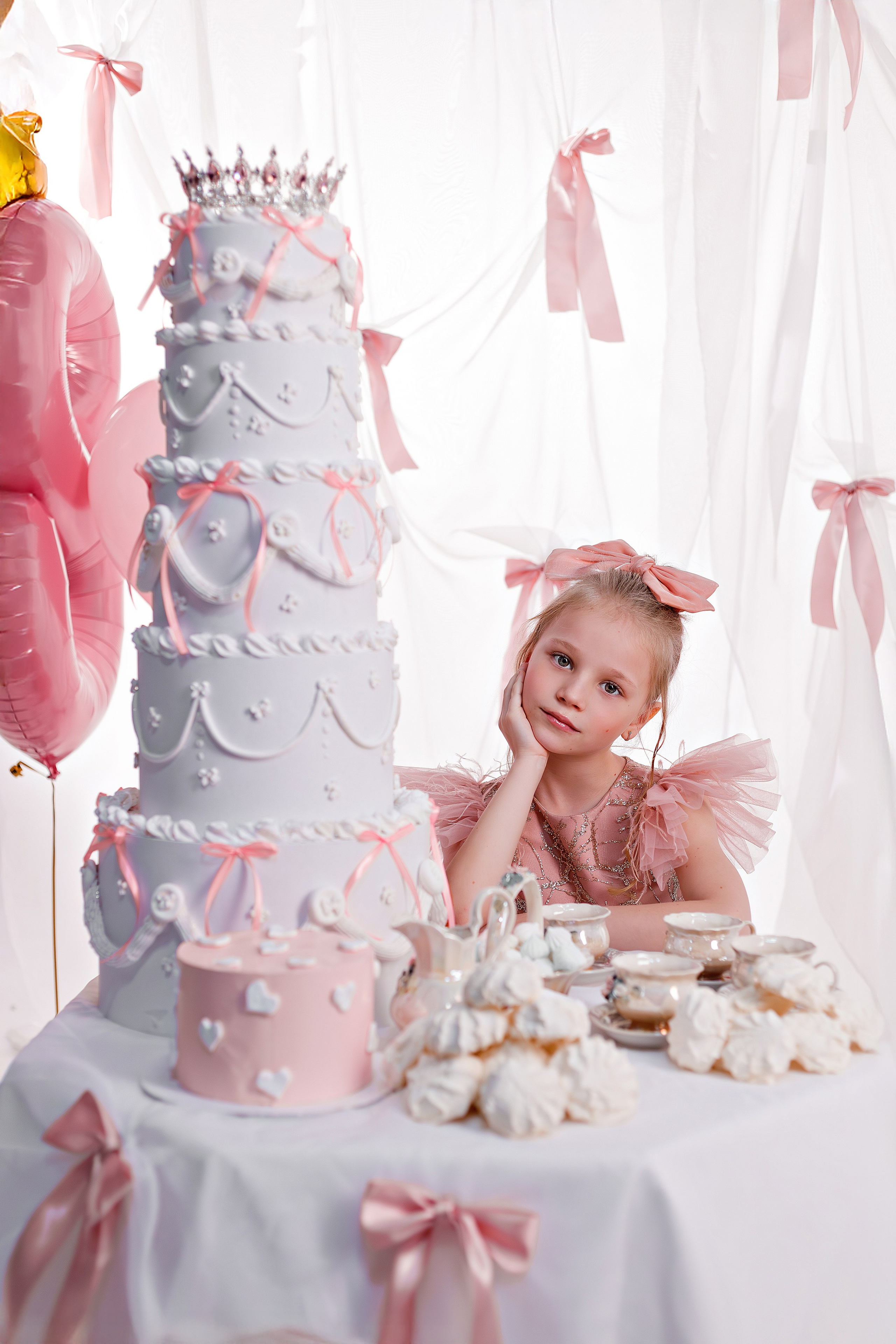 Фотосессия на День Рождения для девочек — сладкий праздник в сказочных декорациях. Детский студийный фотограф Сочи