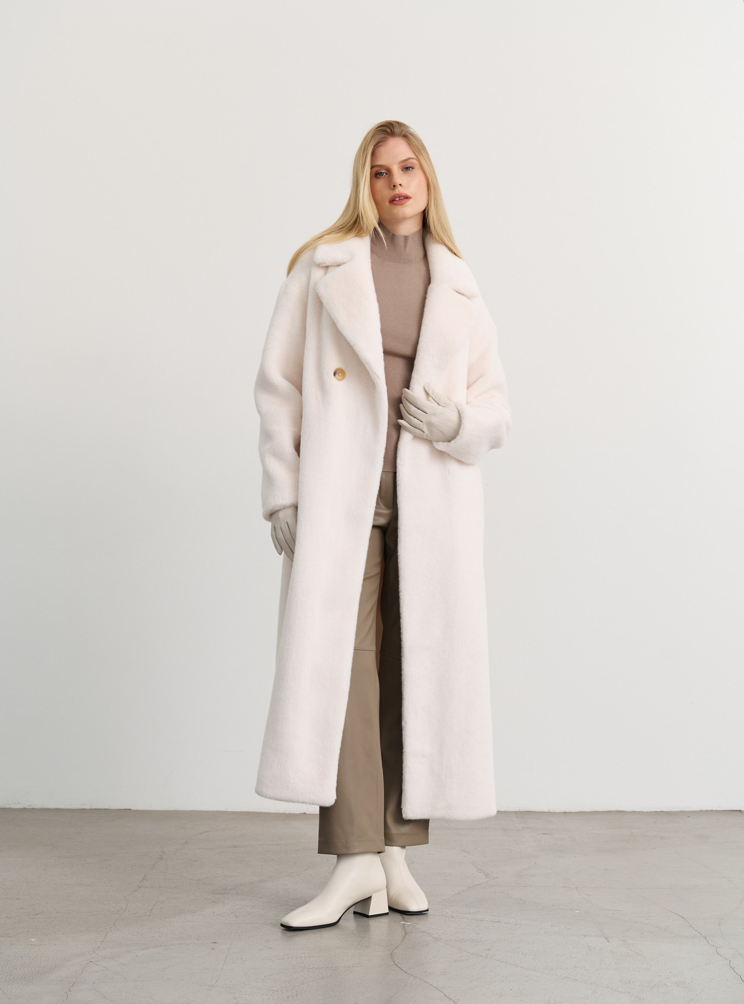 Каталог для бренда верхней одежды Sheily. Fashion фотограф в Москве Ксения Чупрунова