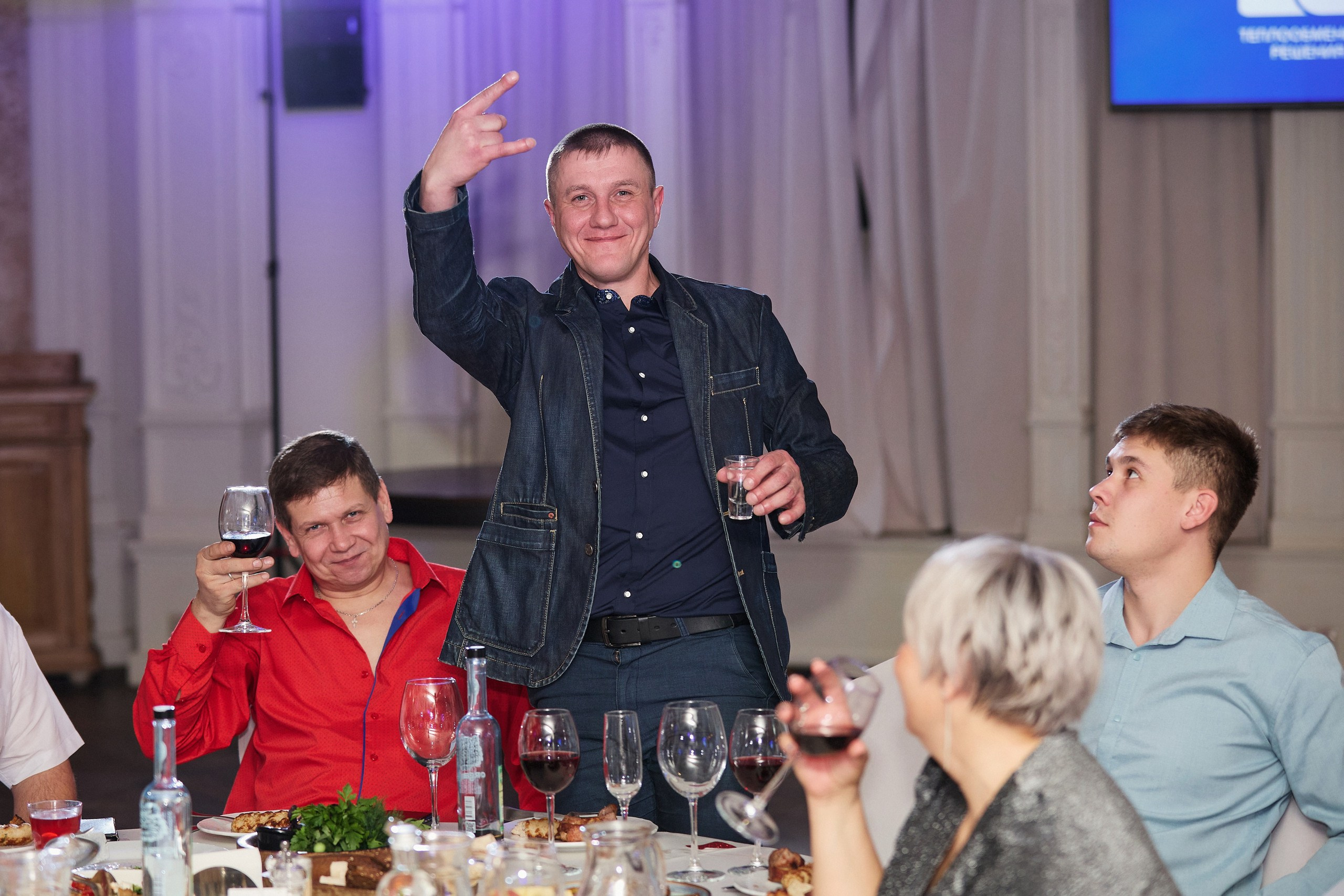 E8 / Новогодний корпоратив. Другой взгляд на фотографию