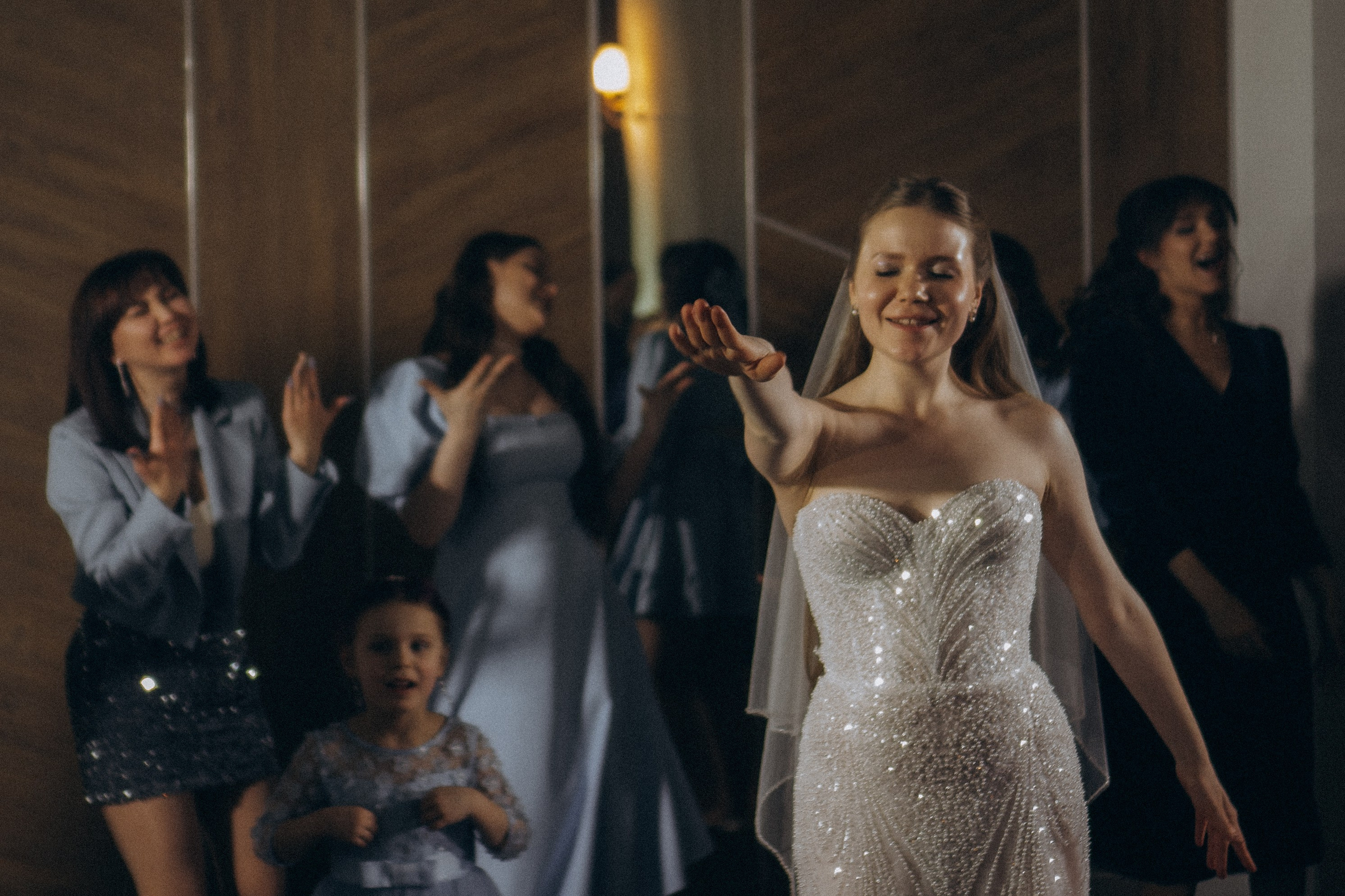 СВАДЕБНАЯ СЬЕМКА СБОРОВ В ОТЕЛЕ И ВЫЕЗД НА ЦЕРЕМОНИЮ (СНЯТО В СИБИРЕ В НИЖНЕВАРТОВСКЕ). Профессиональный фотограф, Санкт-Петербург — Виктория Богомолова