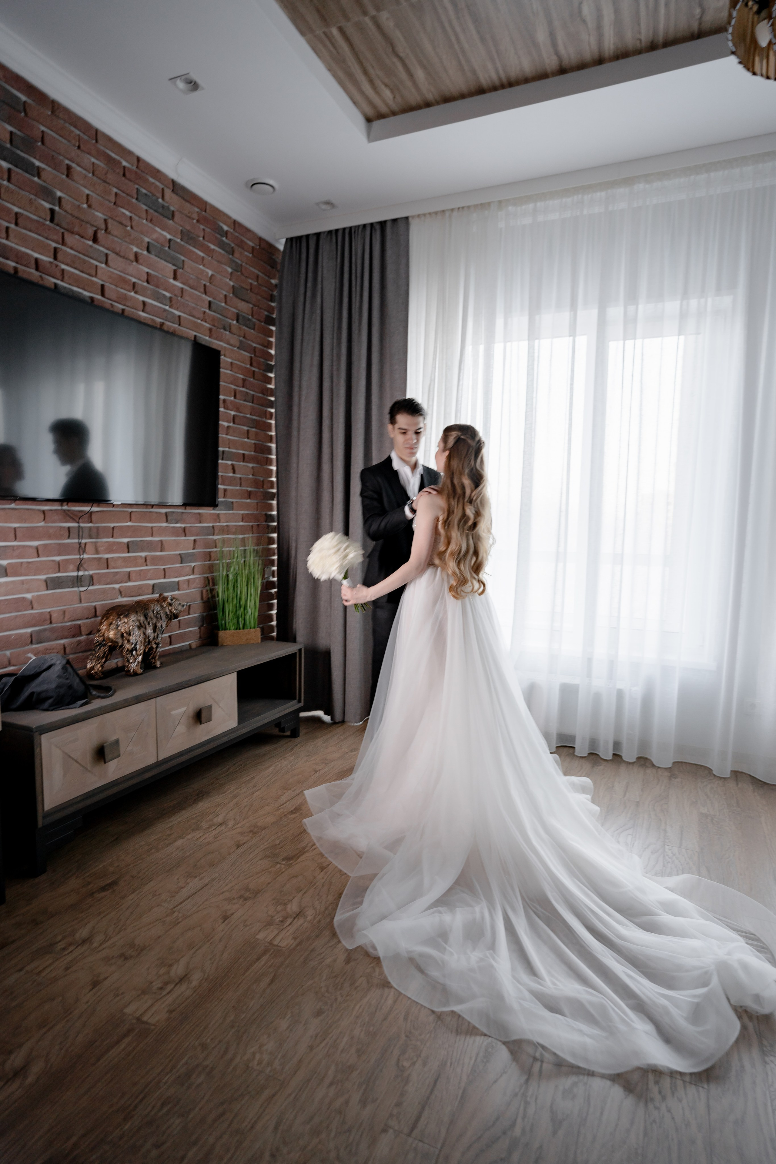 СВАДЕБНАЯ СЬЕМКА СБОРОВ В ОТЕЛЕ И ВЫЕЗД НА ЦЕРЕМОНИЮ (СНЯТО В СИБИРЕ В НИЖНЕВАРТОВСКЕ). Профессиональный фотограф, Санкт-Петербург — Виктория Богомолова