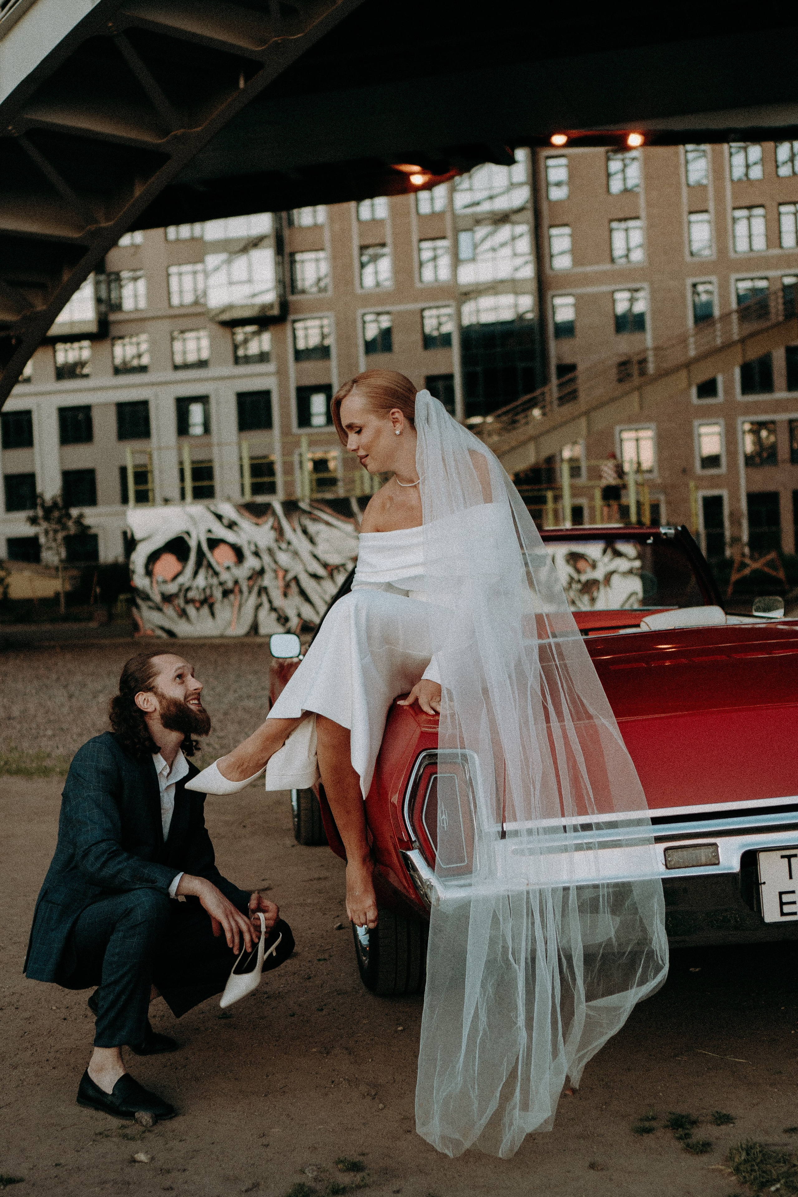 СВАДЕБНАЯ СЬЕМКА ВОЗЛЕ МСОТА БЕТАНКУРА НА КАБРИОЛЕТЕ. Профессиональный фотограф, Санкт-Петербург — Виктория Богомолова