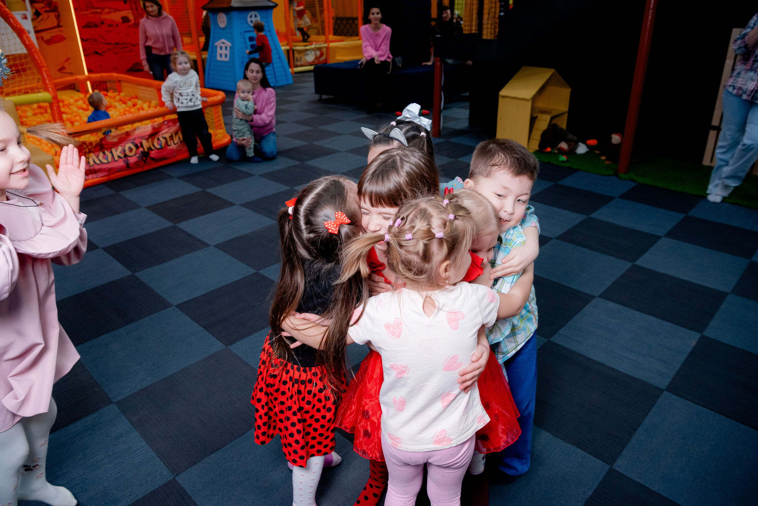 ДР в Локо Мотив Аниматоры Леди Баг. Фотограф в Волгограде и Волжском Александр Горбань