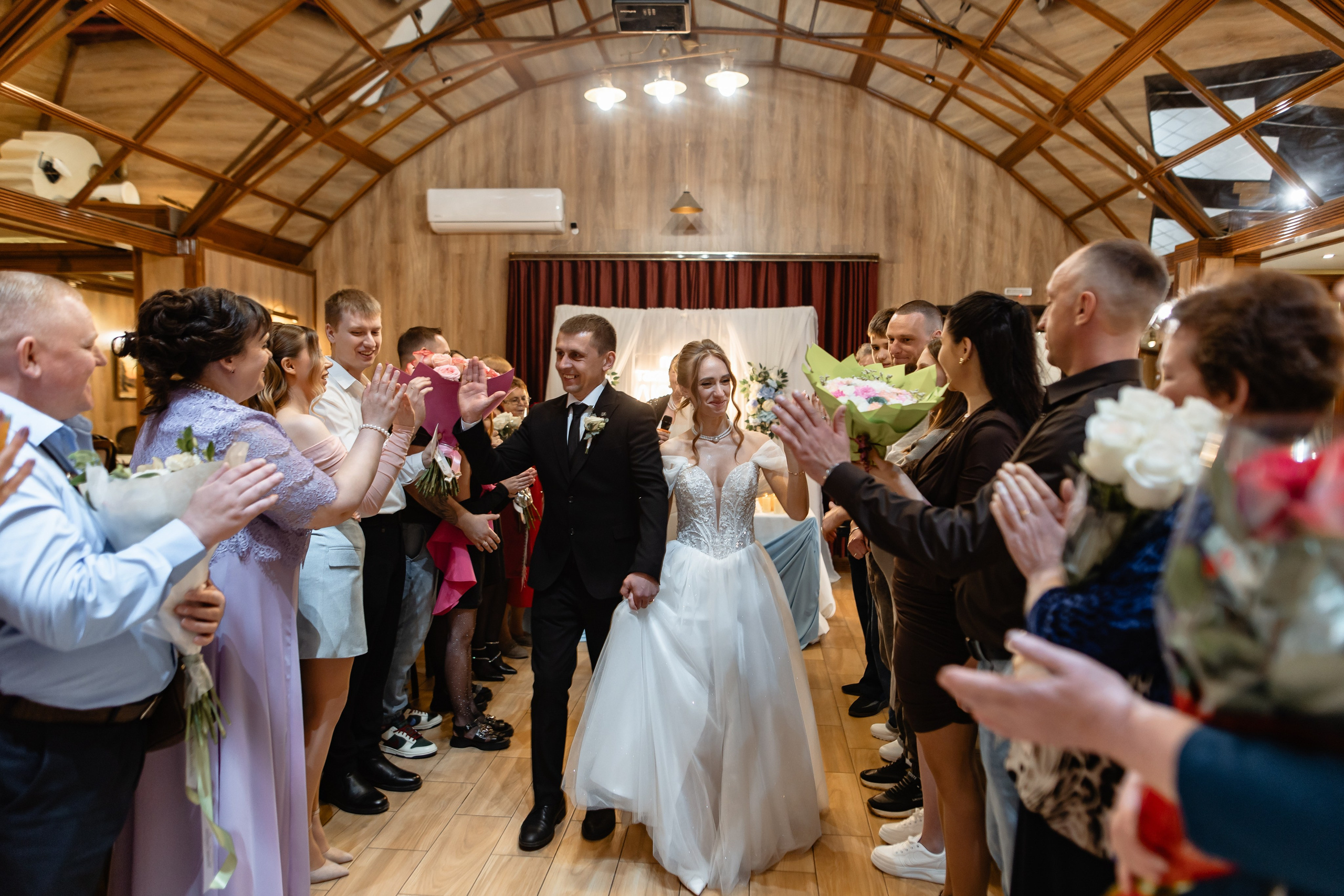 Анонс свадебных фотографий Вики и Александра. Фотограф Михаил Александров