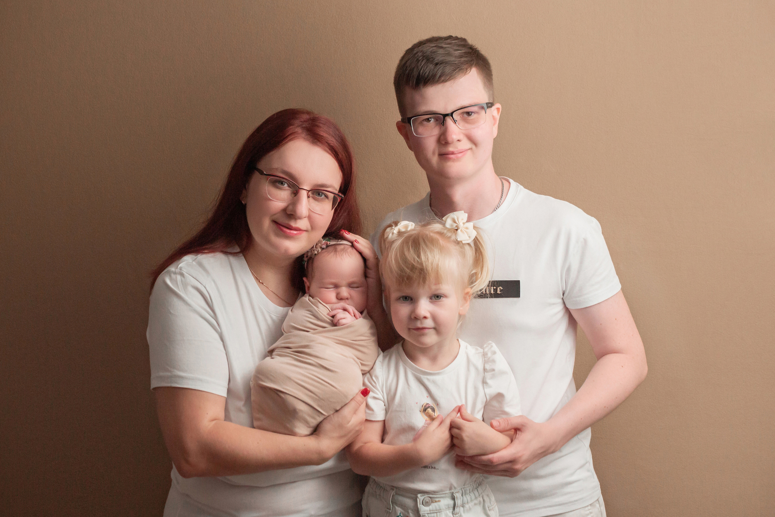 Кадры малыша с родителями. Фотограф новорождённых Анапа Елена Кушнарь