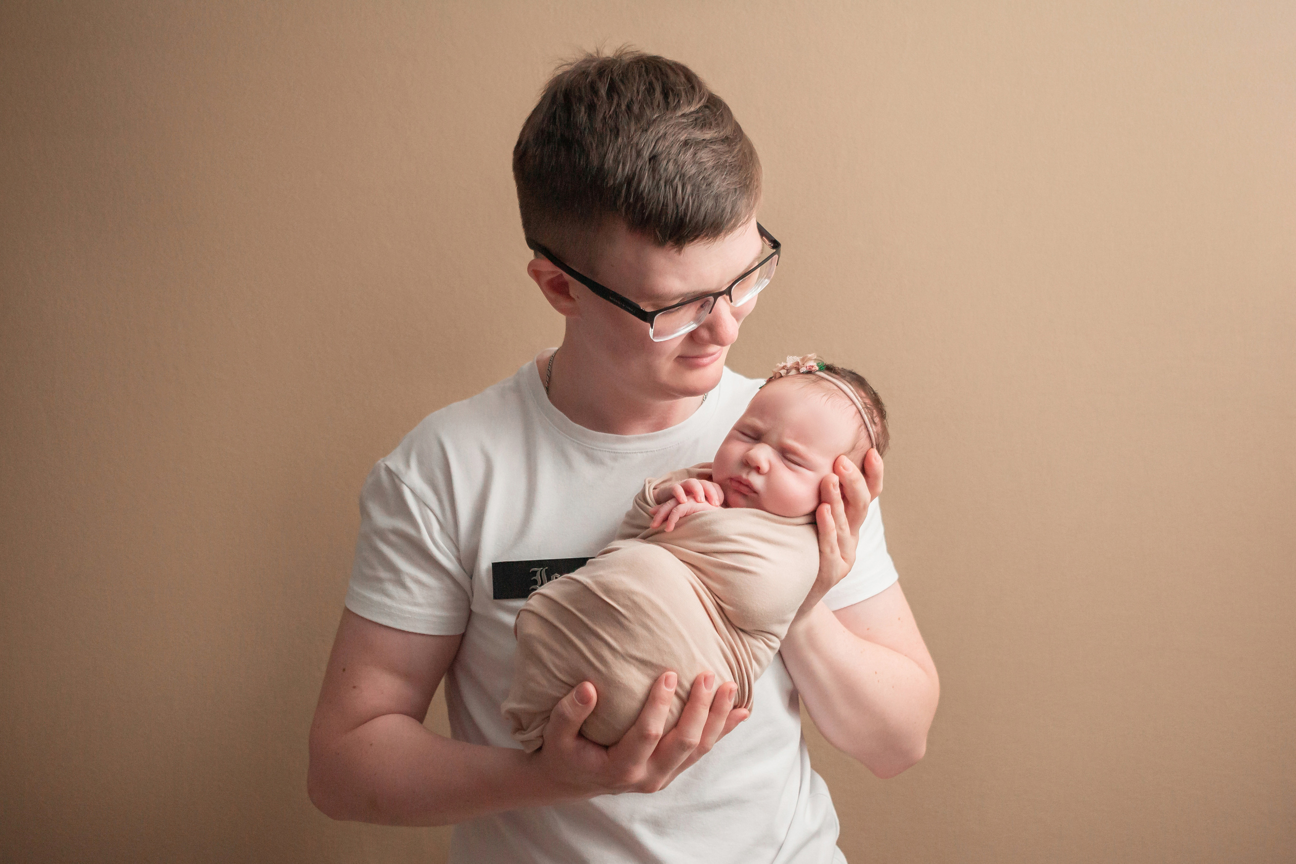 Кадры малыша с родителями. Фотограф новорождённых Анапа Елена Кушнарь