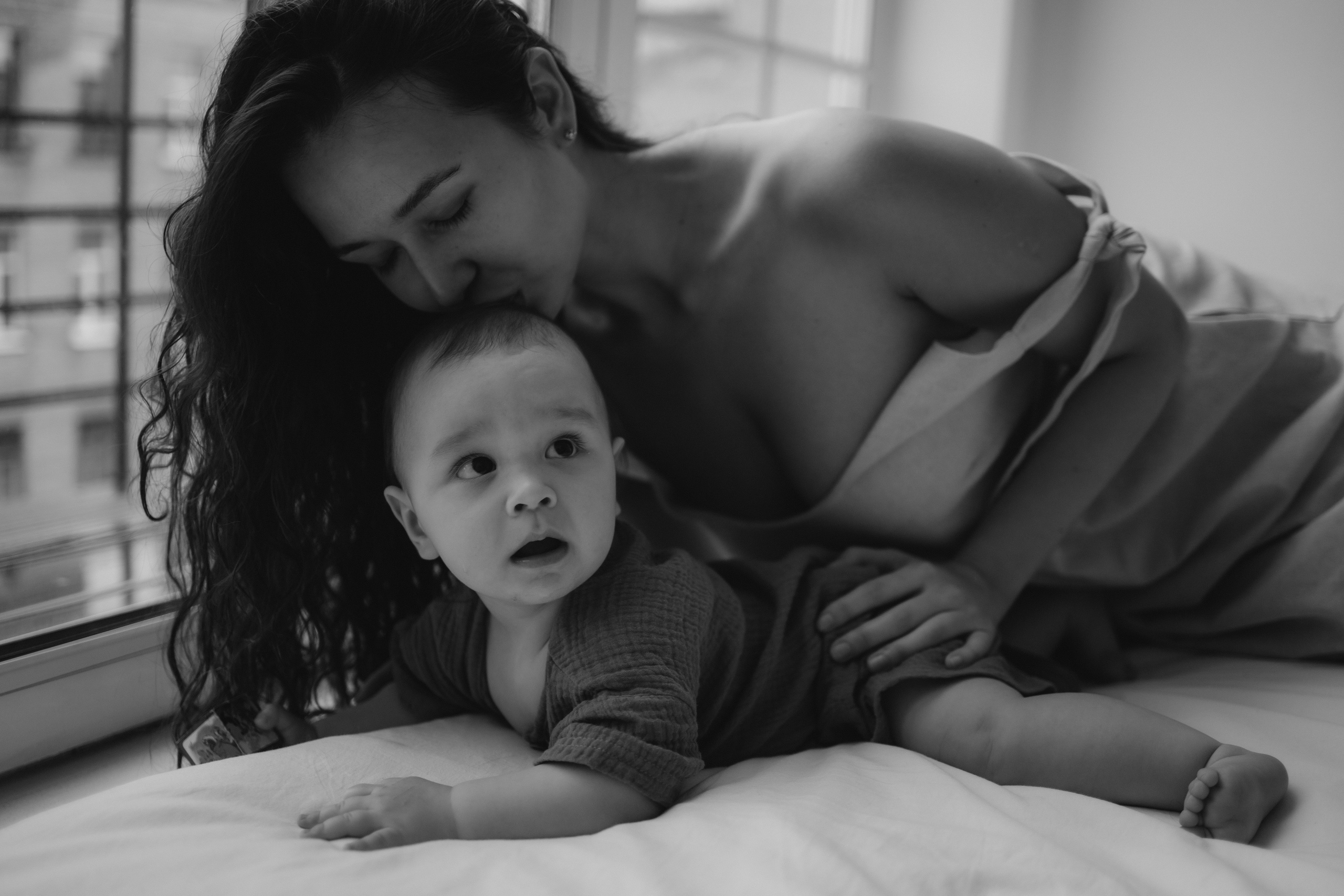 Регина и малыш Дима. Семейный, домашний, ньюборн фотограф Москва Цветкова Елизавета