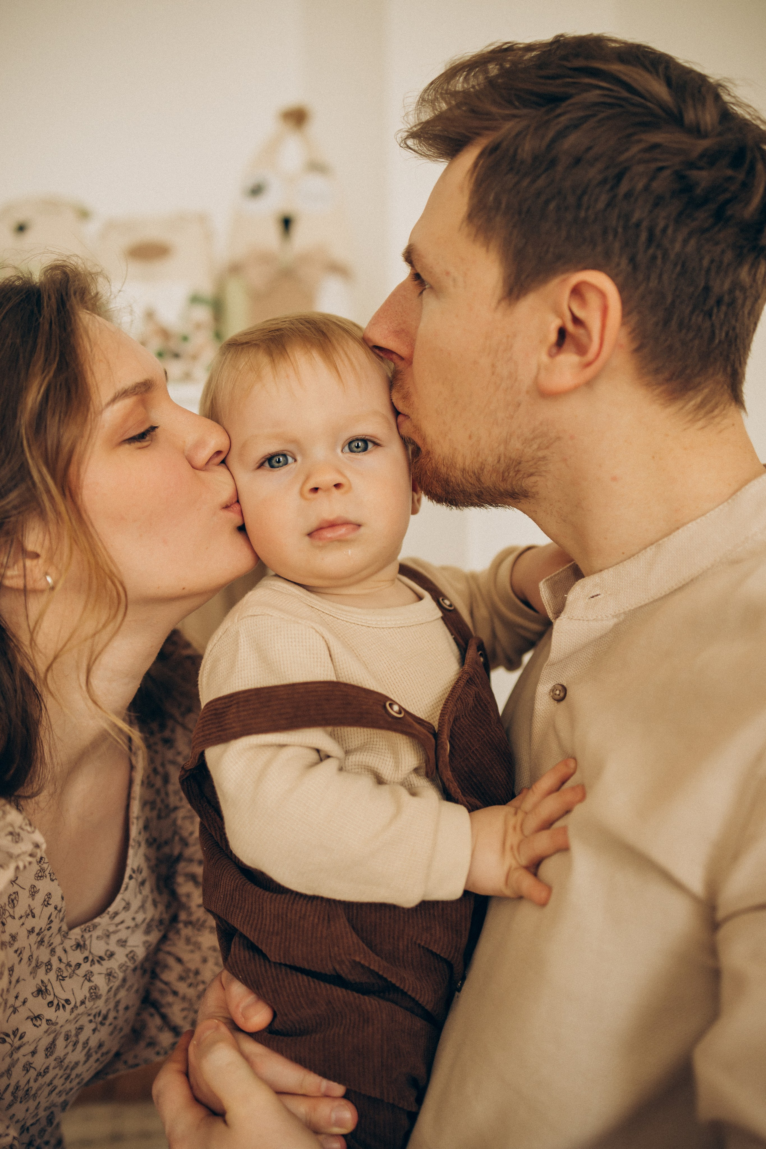 Семейная фотосессия Москва, семейный фотограф в Москве, семейная фотосессия, детский фотограф, семейная фотосессия в студии, студийная семейная фотосессия, фотосессия с малышом, фотосессия годовасия, фотосессия в годик