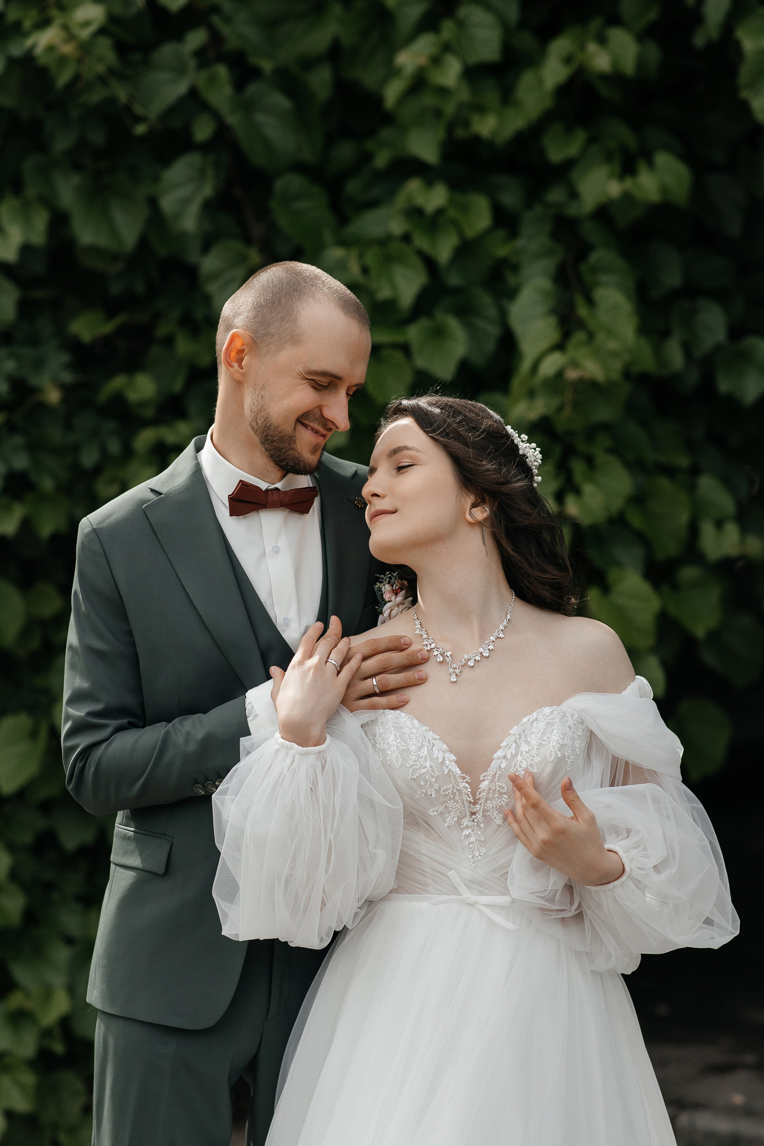 Свадебная фотосессия в Главном Ботаническом саду имени Цицина. Свадебный фотограф в Москве Дарья Олендарёва