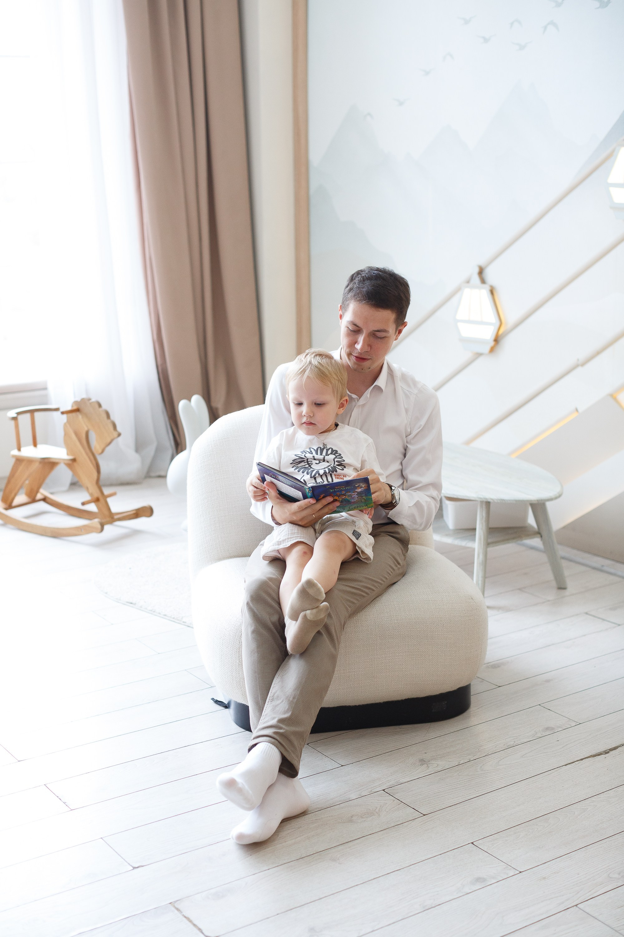 Семейная фотосессия в студии. Фотограф в Москве для семейной фотосессии Юревич Арсений.