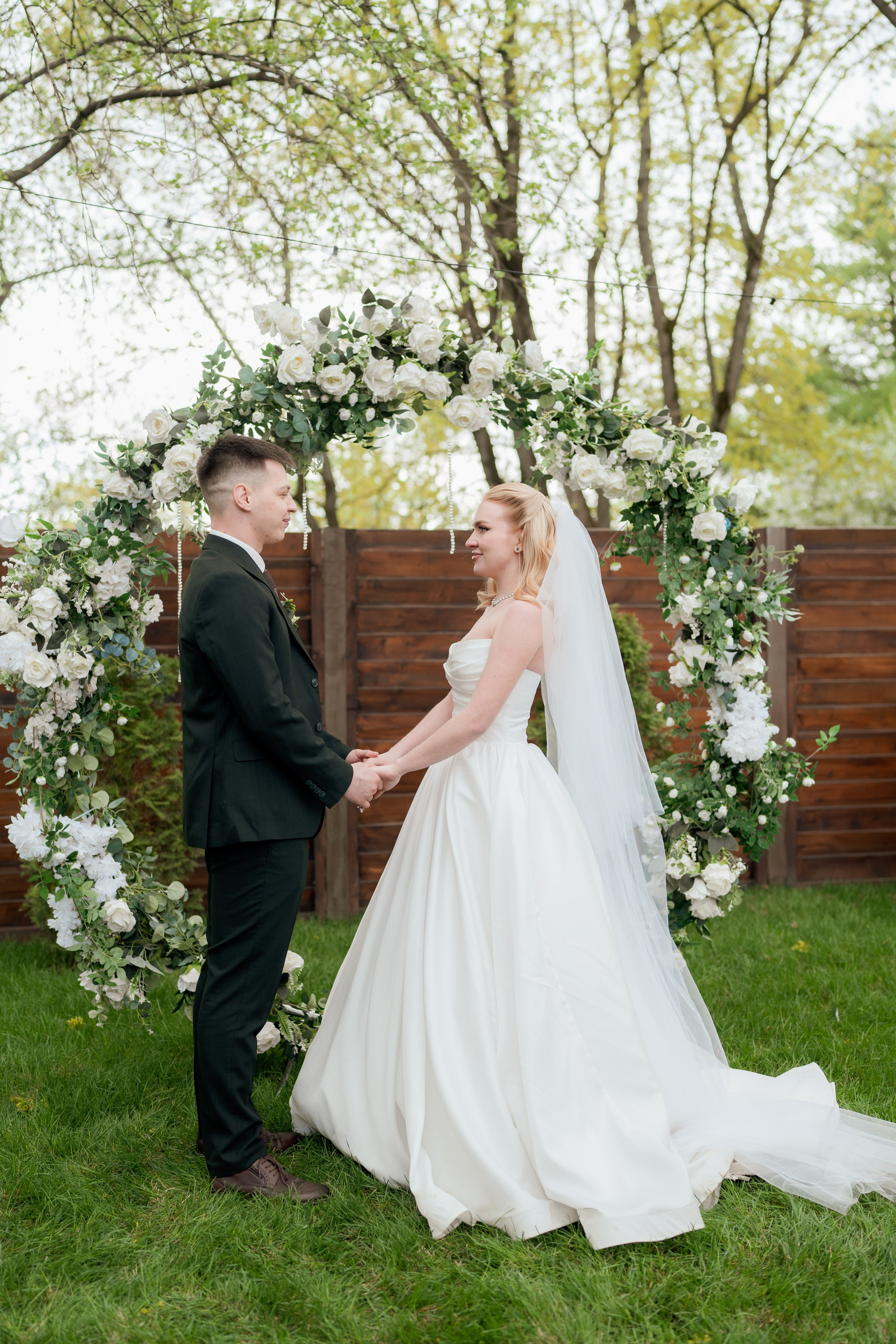 Алиса и Влад. Полный свадебный день (утро, усадьба, прогулка, выездная регистрация, банкет). Дата съемки 26.04.2025. Свадебный фотограф Москва