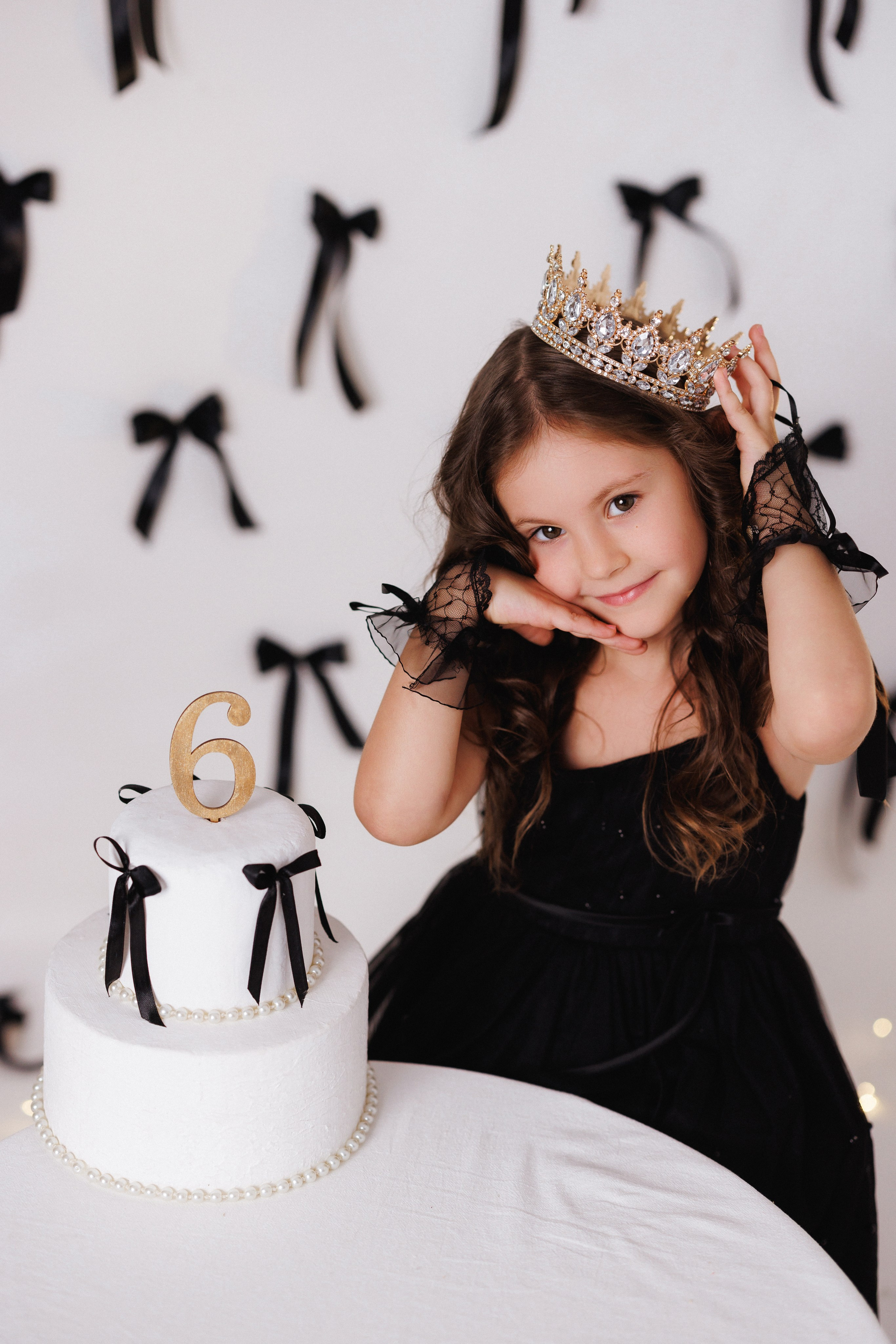 Детская фотосессия к Дню рождения для девочек, фотостудия «Антураж». Семейный и детский фотограф в Краснодаре Анна Трашкова