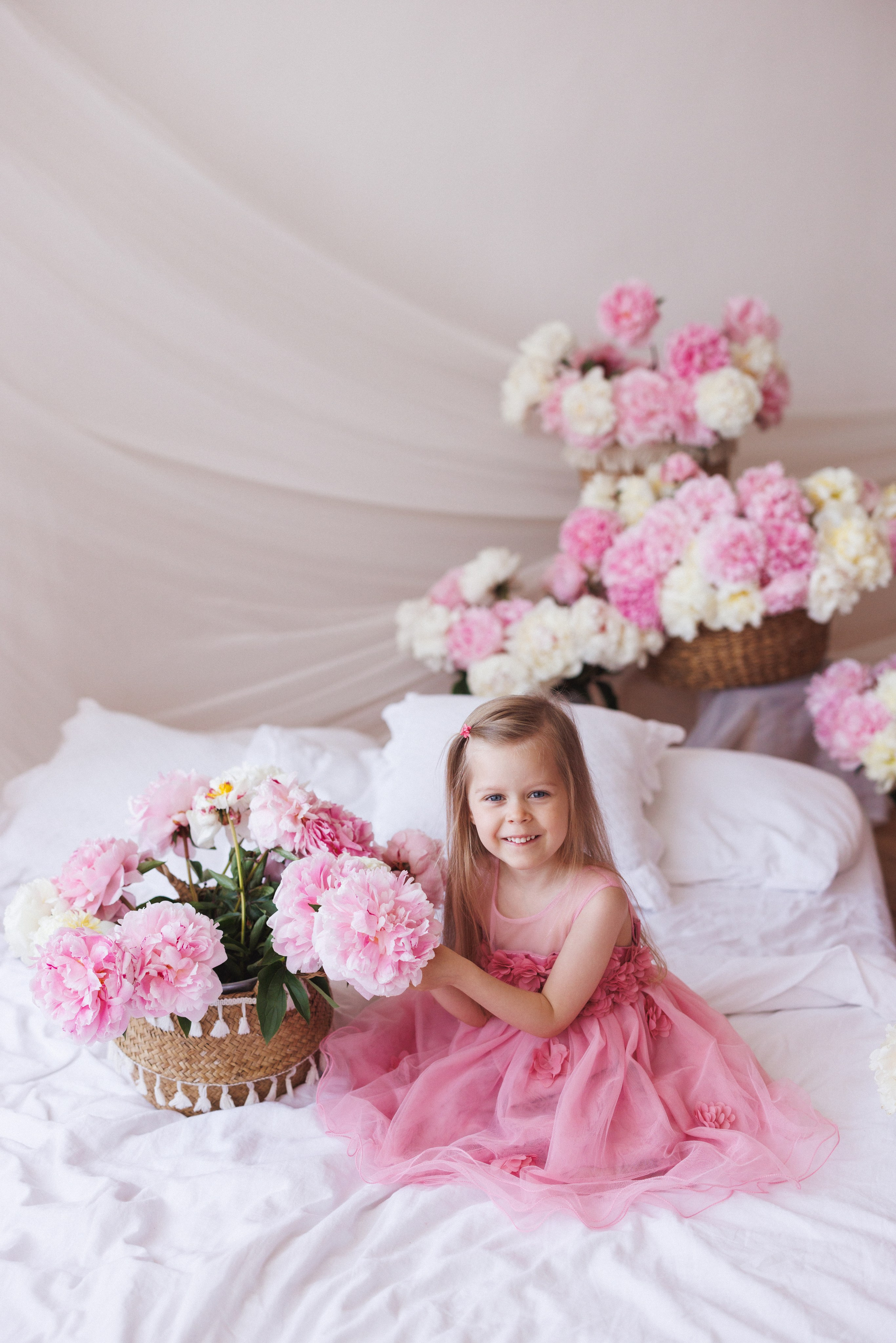 Фотосессия с живыми Пионами в фотостудии «Space JOBS». Семейный и детский фотограф в Краснодаре Анна Трашкова