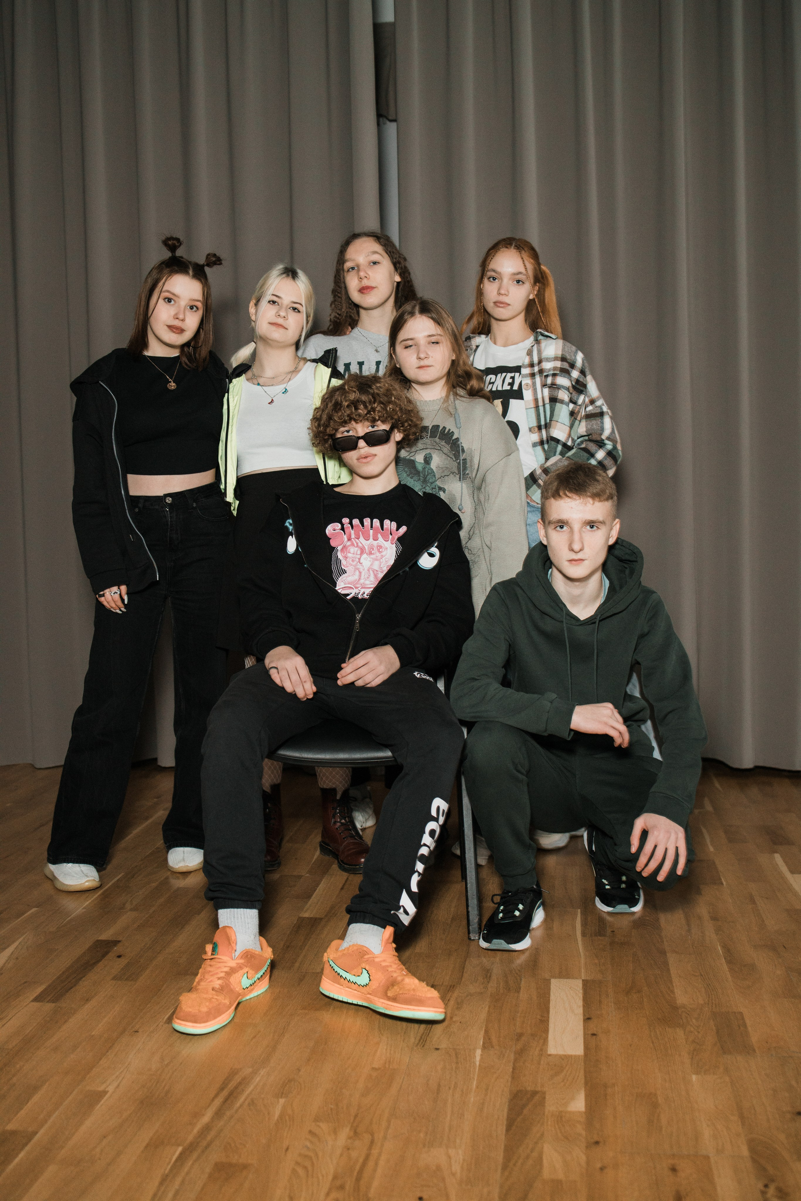 Современная фотосессия для выпускников 9 классов. Выпускные альбомы в Серпухове