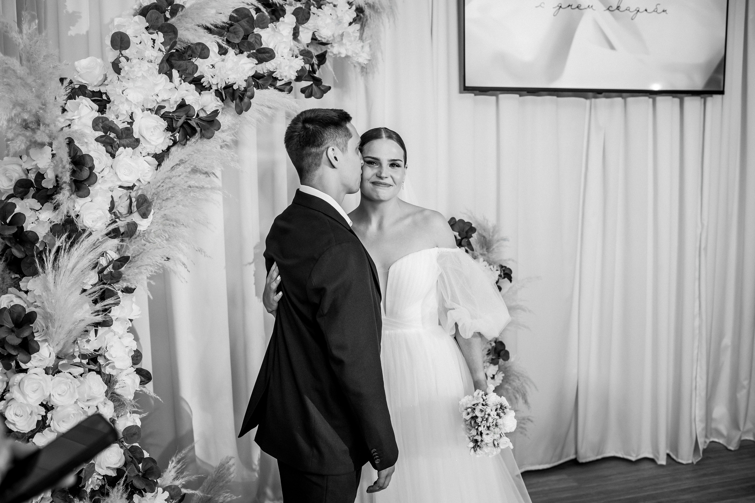 Vlad & Nadya (Saint-Petersburg, Russia). Destination wedding photographer Peter Letu