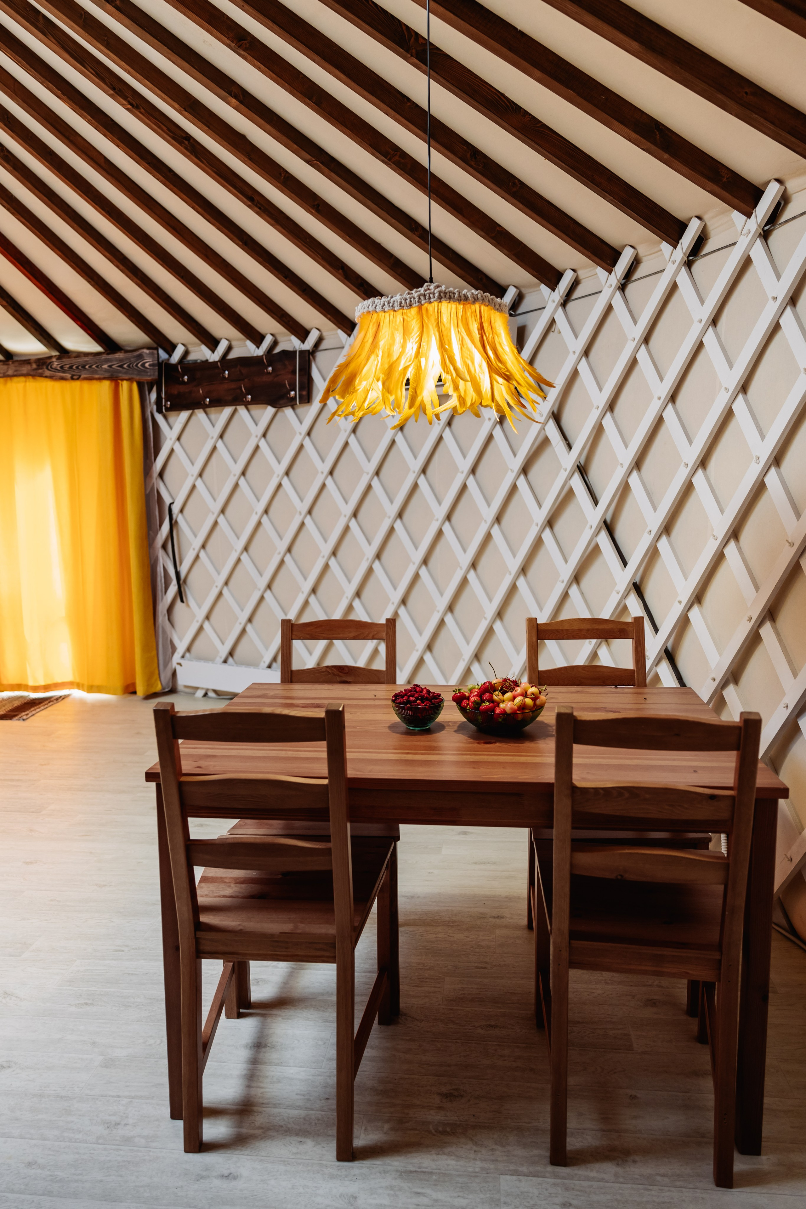 БЕРЕЗКА ВИЛАДЖ | Глэмпинг в Коломне | Юрта «Янтарная». ФОТОГРАФ ИРИНА ШАМАТАВА