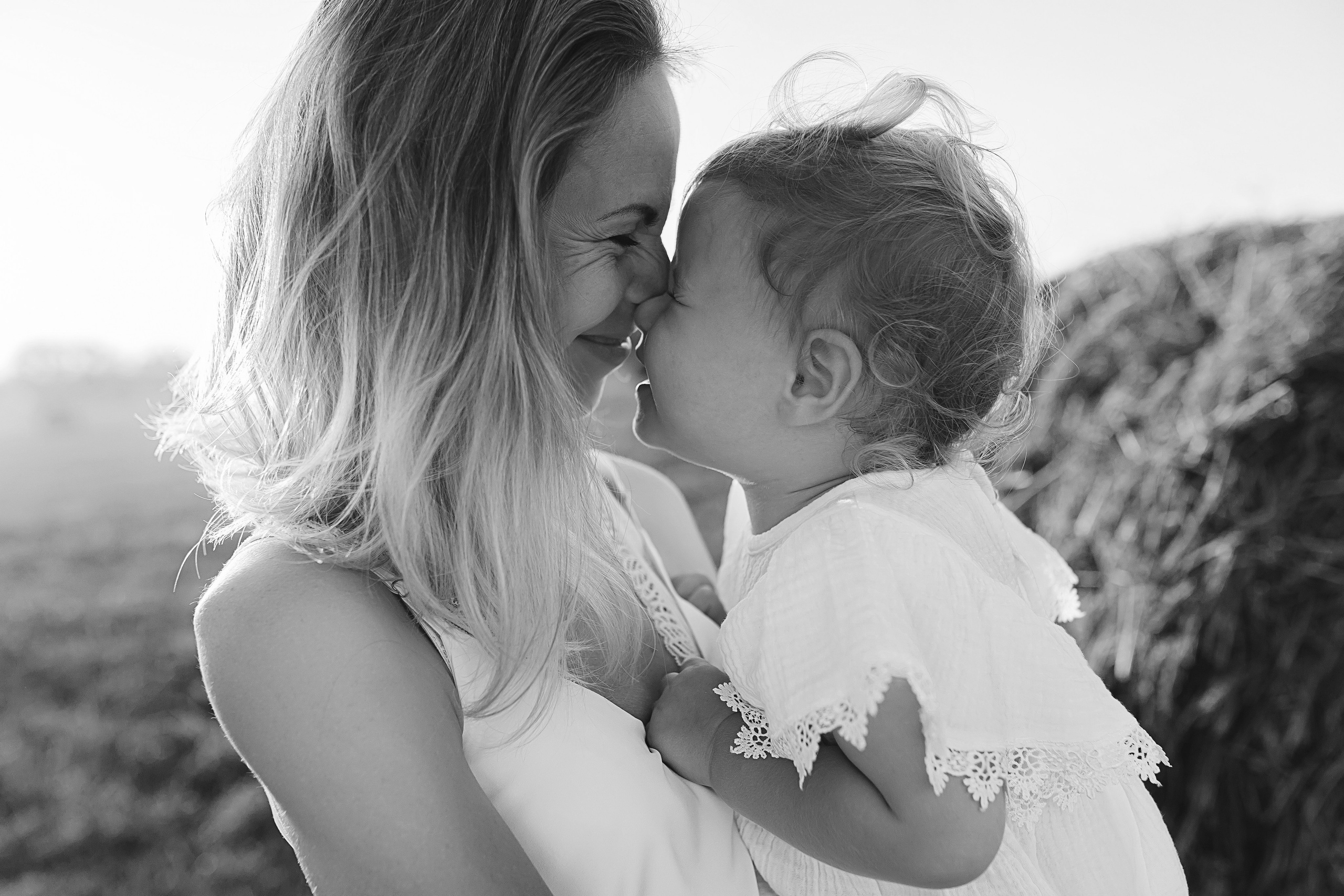 Фотосессия в поле со стогами. Семейный и женский фотограф в Москве Надежда Воробьева