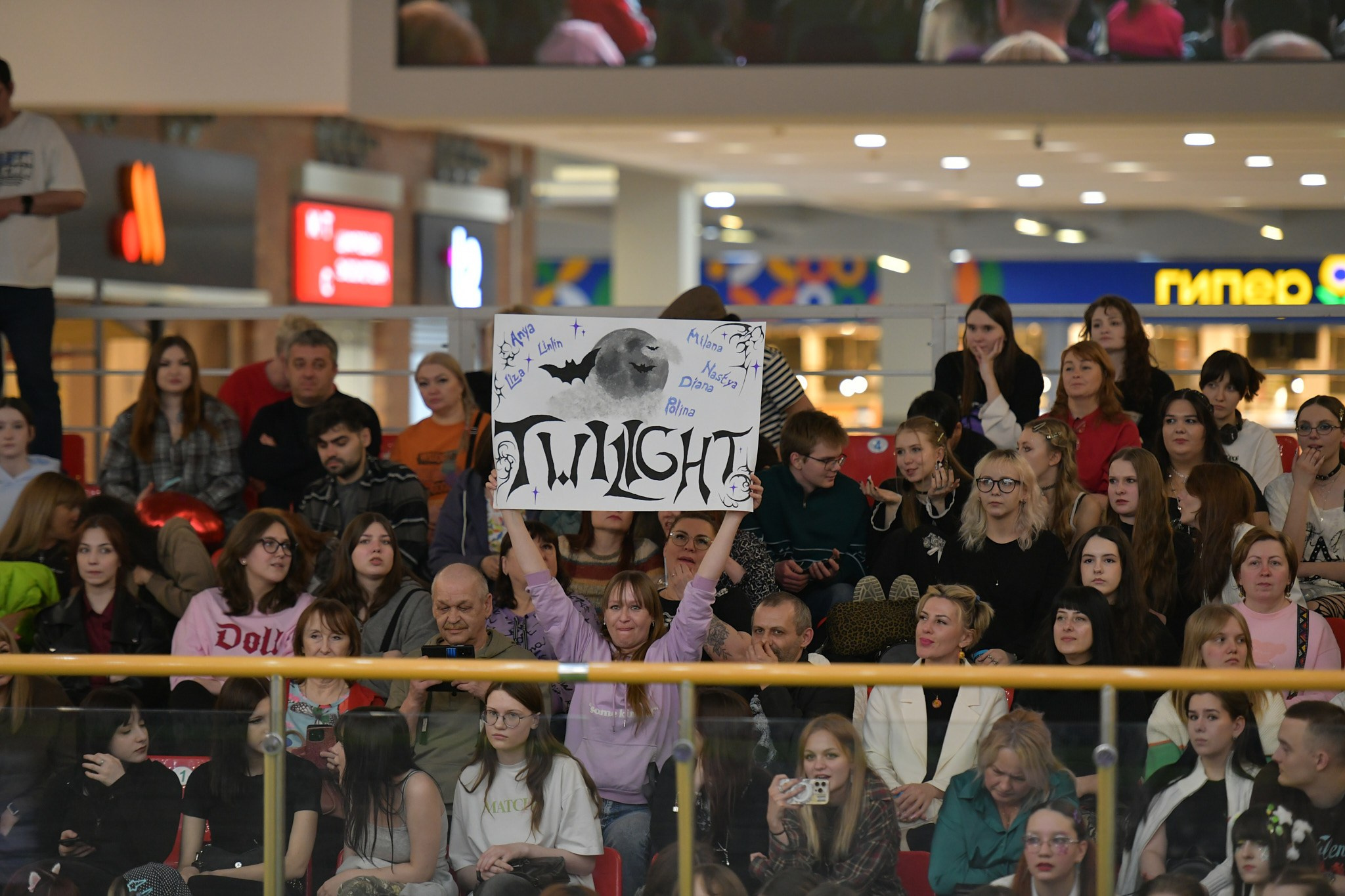 IX Хитовые танцы в ТРЦ «Сургут Сити Молл». Студия по производству фото и видеоконтента «АППЕРТУРА»