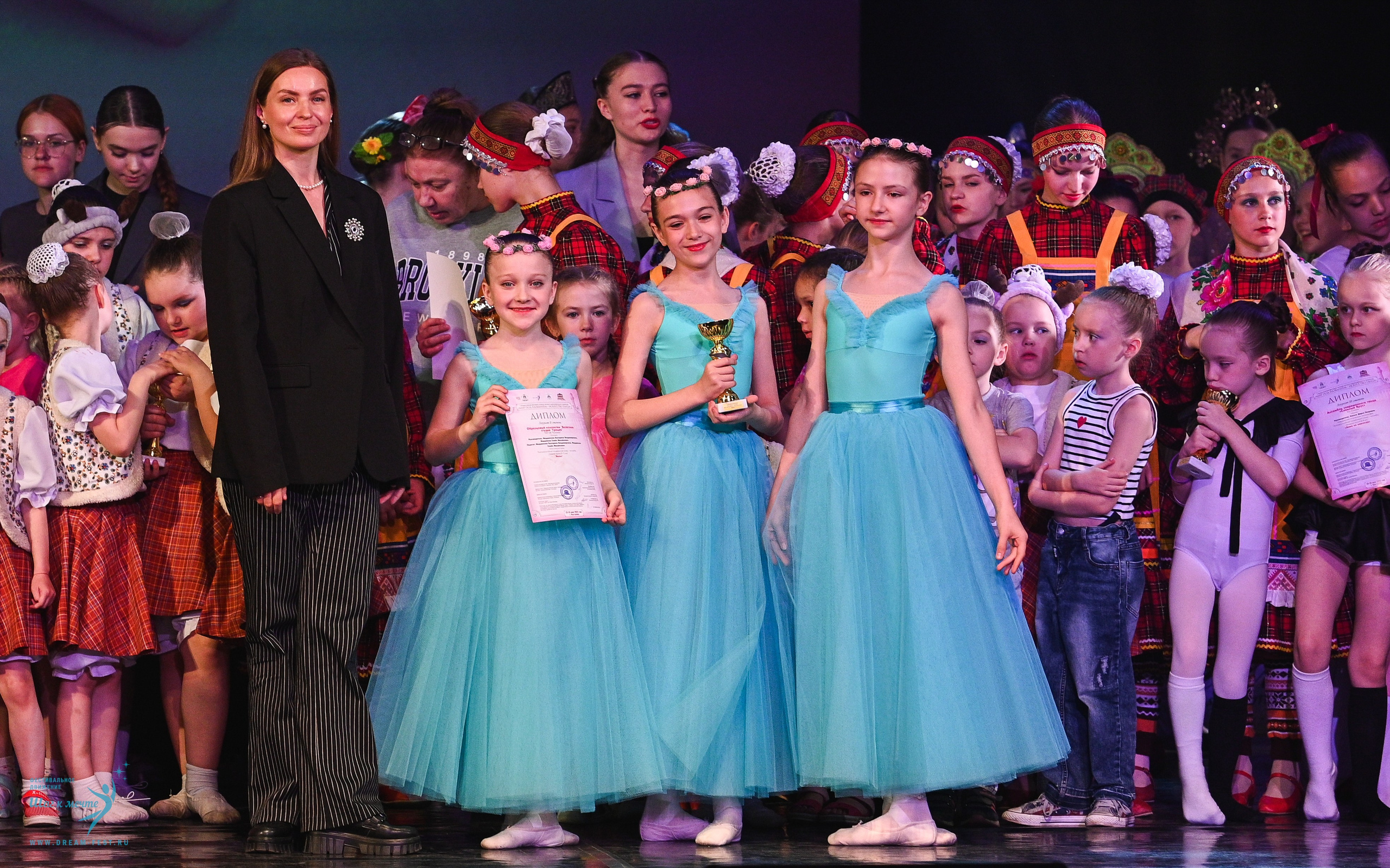 24.05.2025 «Мир под названием — Искусство танца» Фестивальное движение «Шаг к мечте» г. Кострома. Медиастудия Фото Концепт