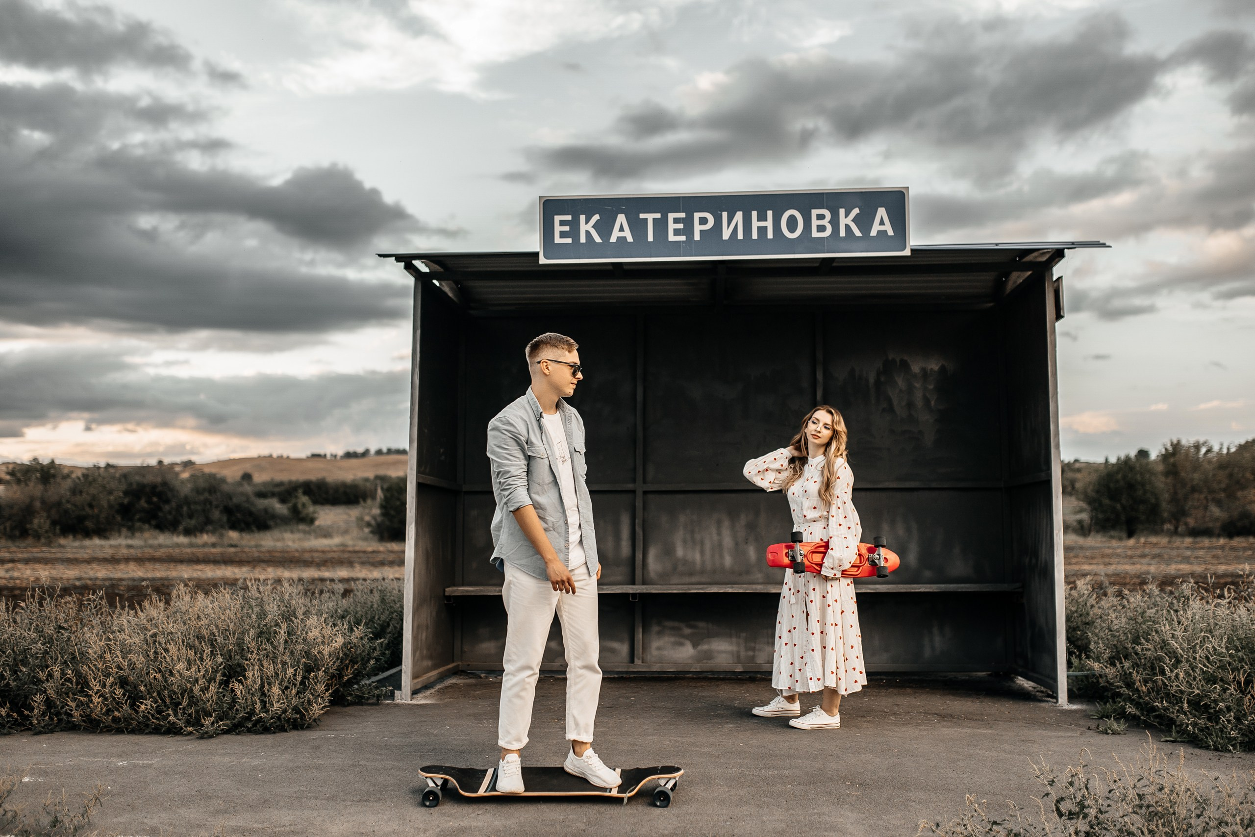 Здравствуйте! Я&nbsp;свадебный фотограф из&nbsp;Ульяновска, работаю в&nbsp;том числе по&nbsp;всей России и&nbsp;с&nbsp;выездом за&nbsp;границу. Снимаю свадьбы, lovestory, корпоративы, светский репортаж. Провожу обучение по&nbsp;фотографии, мастер-классы и&nbsp;воркшопы для других фотографов.