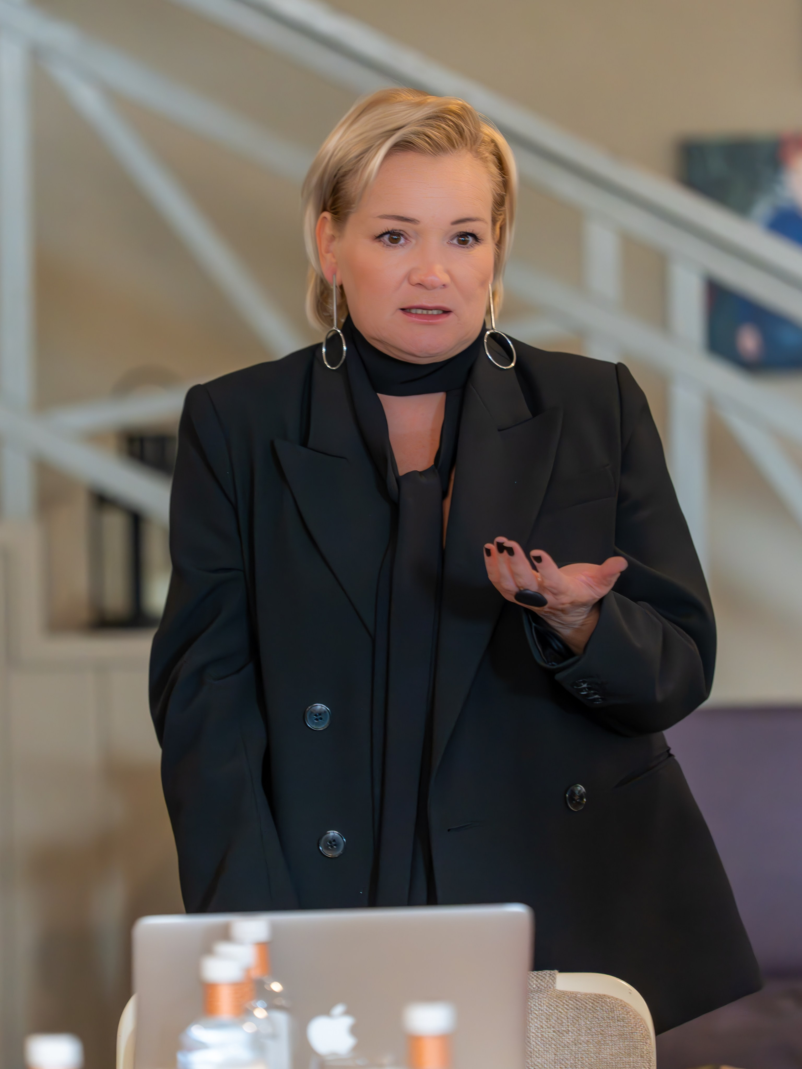 Литературная мастерская с Ольгой Шутовой в «Винотеррии». Репортажный фотограф в Красной Поляне и Сочи Павлюченко Екатерина