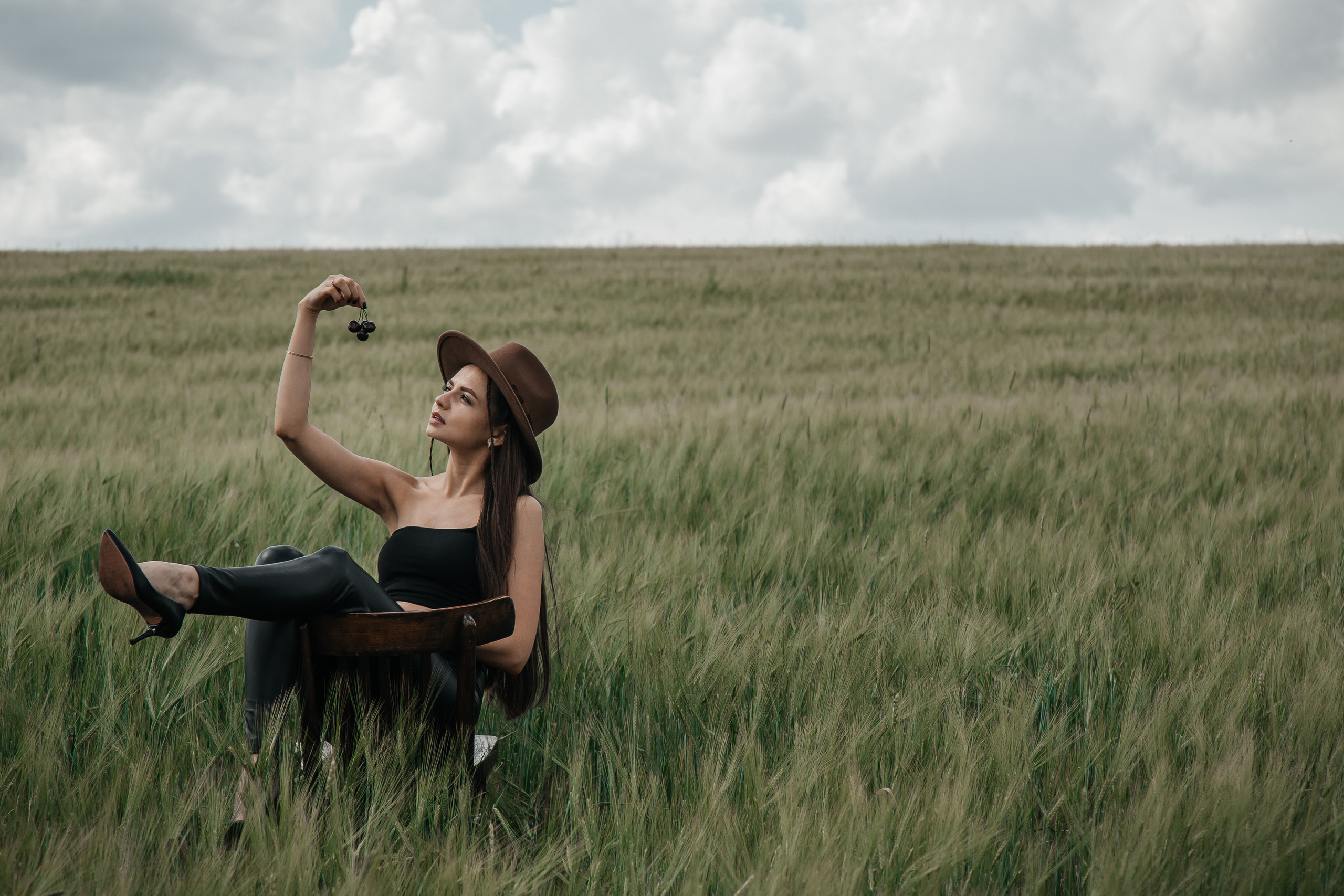 ФОТОСЕССИЯ В ЯЧМЕННОМ ПОЛЕ. Фотограф в Киселёвске Татьяна Трухалева
