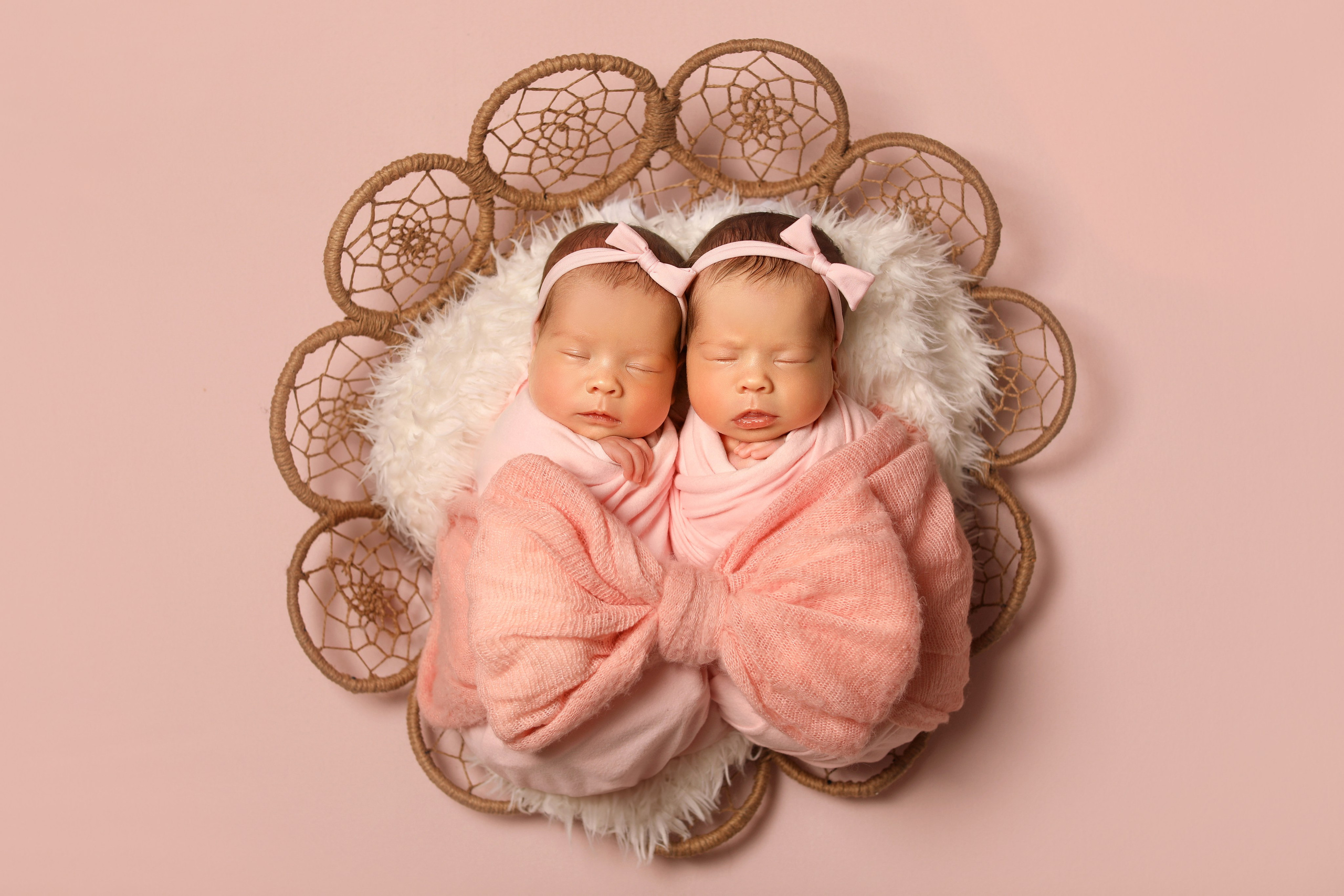 Фотосессия новорожденной двойни. Фотограф новорожденных в г. Великий Новгород — Екатерина Новикова
