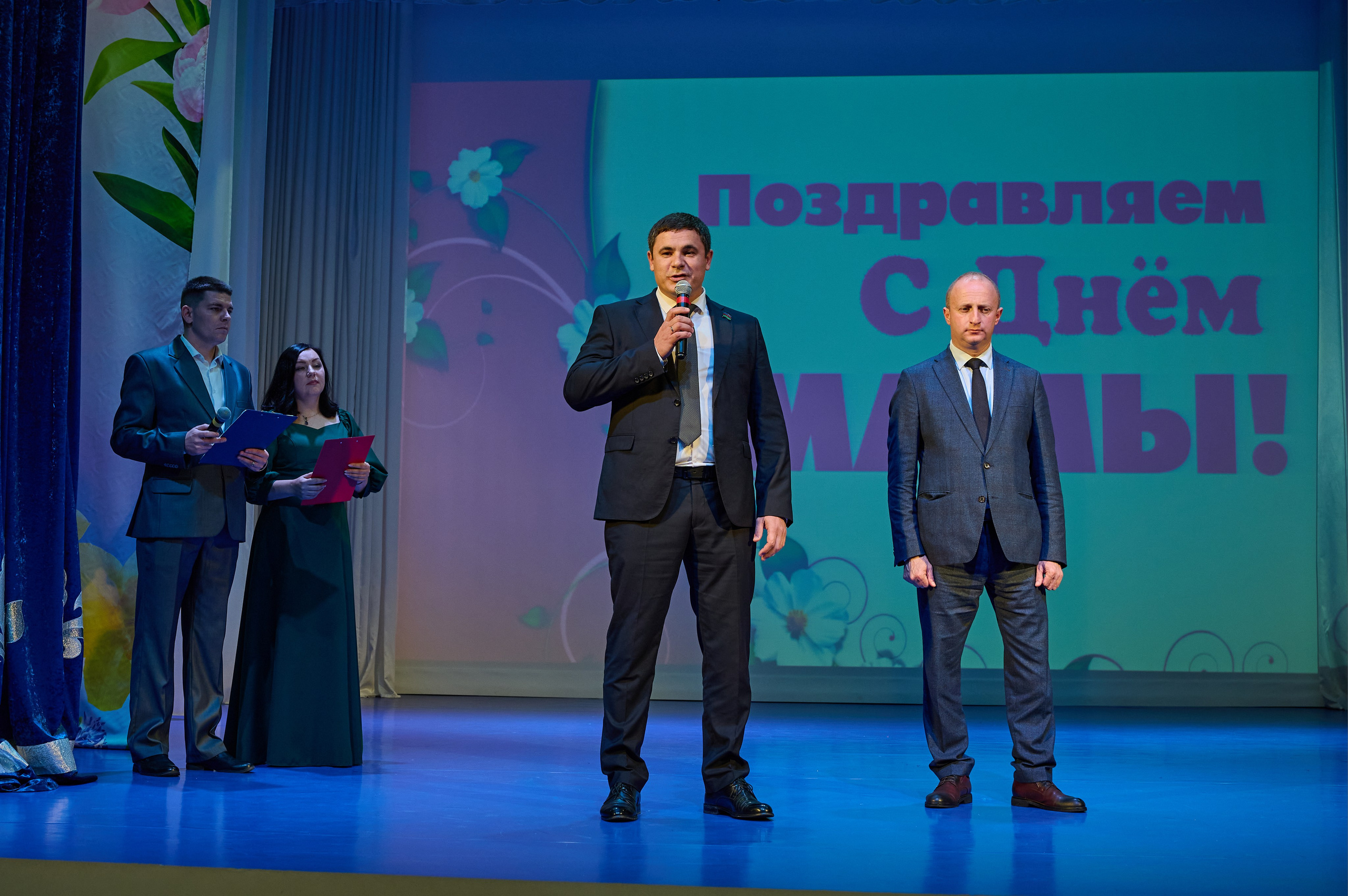 День матери. Марьина роща. Жизнь курорта Кабардинка в фотографиях