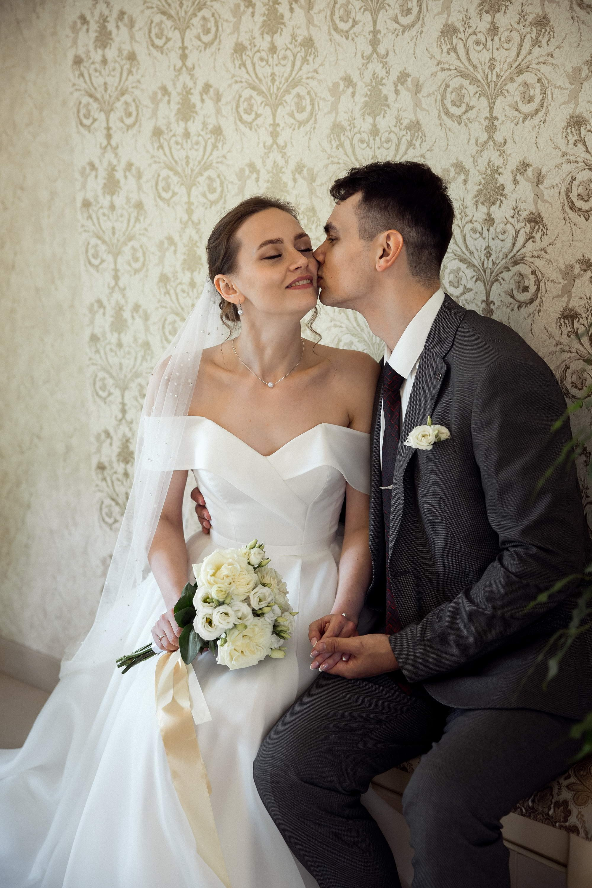 Искренняя любовь. Свадебный фотограф Игорь Брундасов 8PHOTO на свадьбу венчание загс СПб