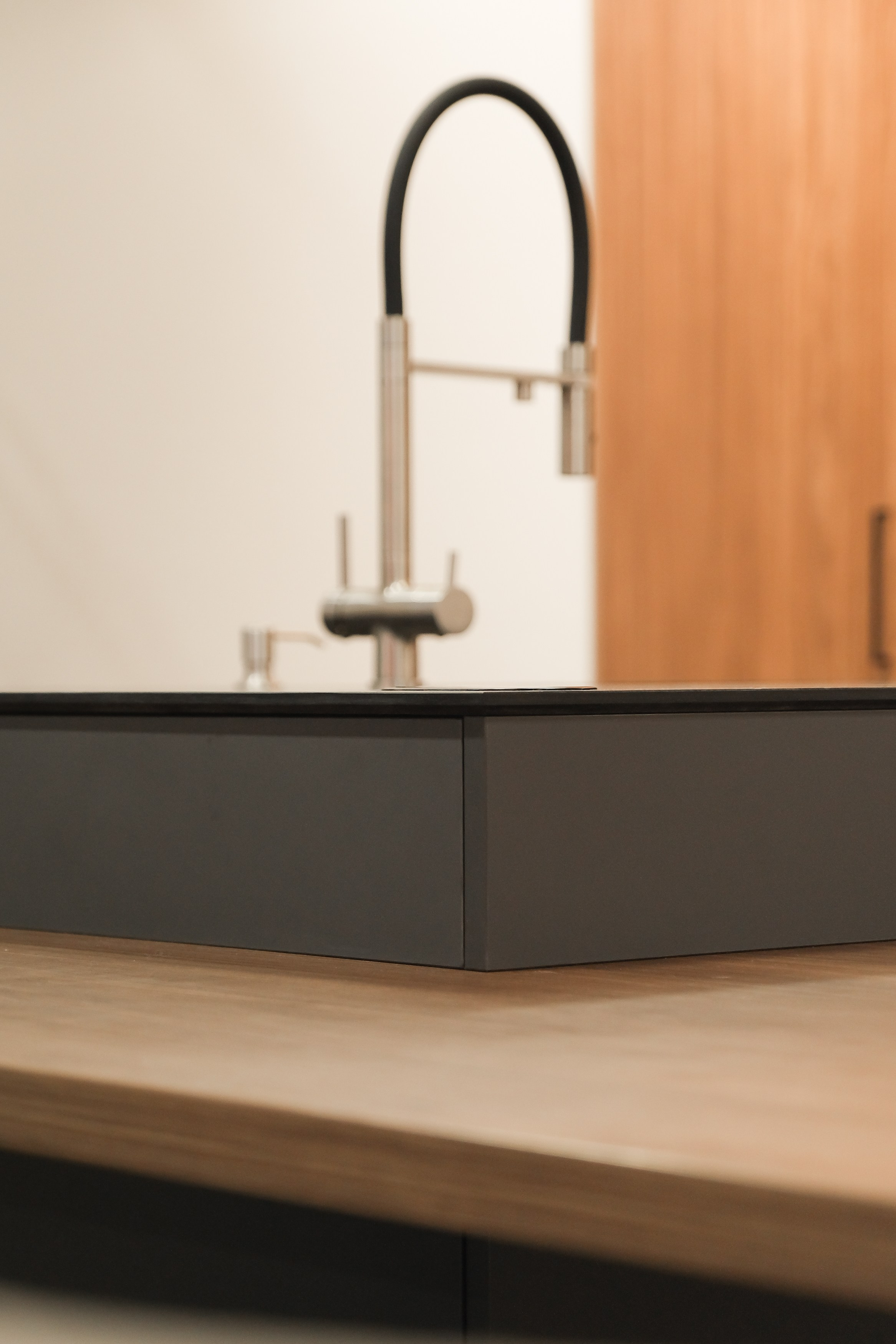 Студия мебели на заказ в Томске ГУДРУМ ТЦ Оранжевое Небо. ГУДРУМ — Мебель на заказ в Томске | Кухни | Шкафы | Стулья и Столы