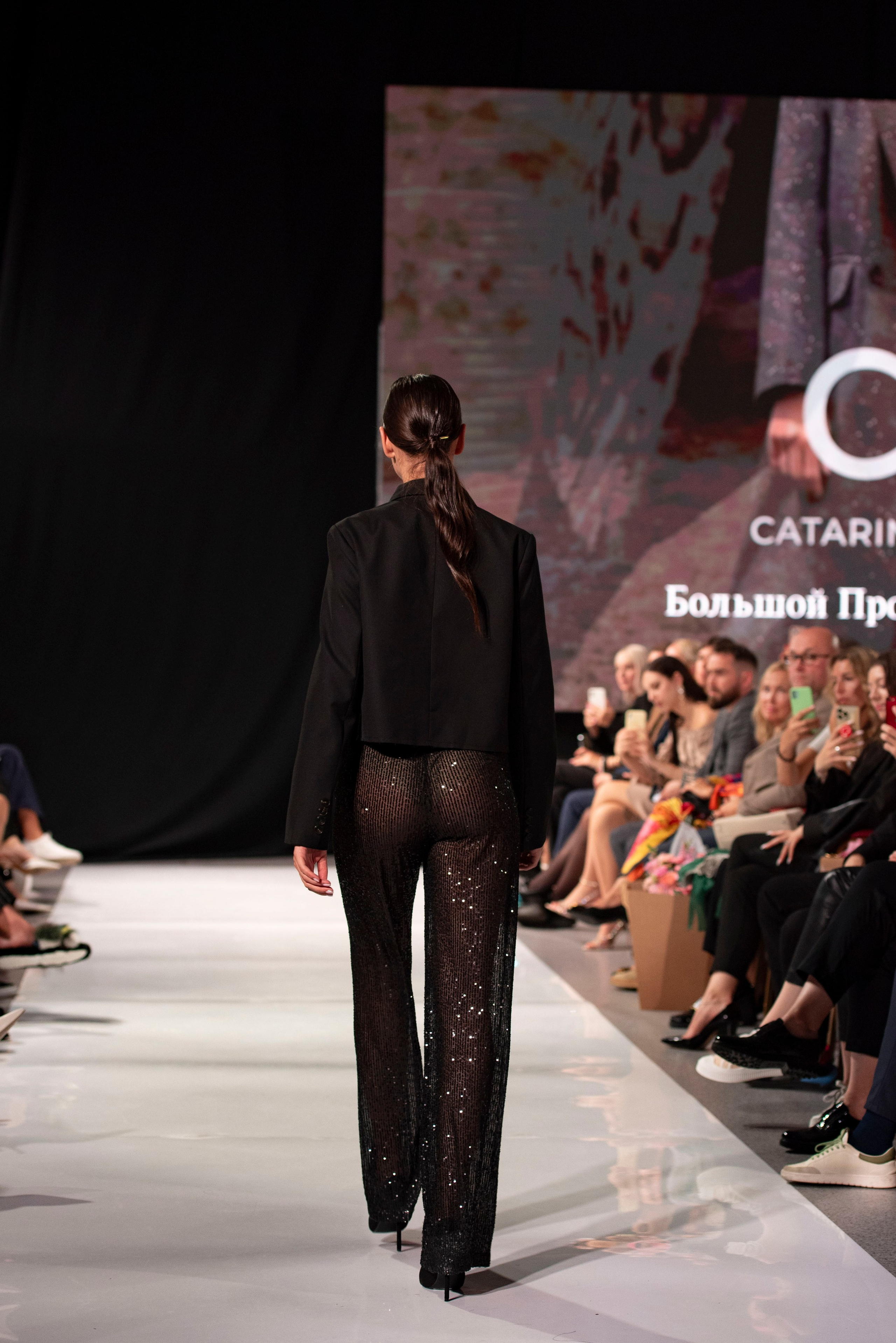 Фотограф на модельный показ. Свадебный, семейный, фэшн фотограф, школьный фотограф в Сочи