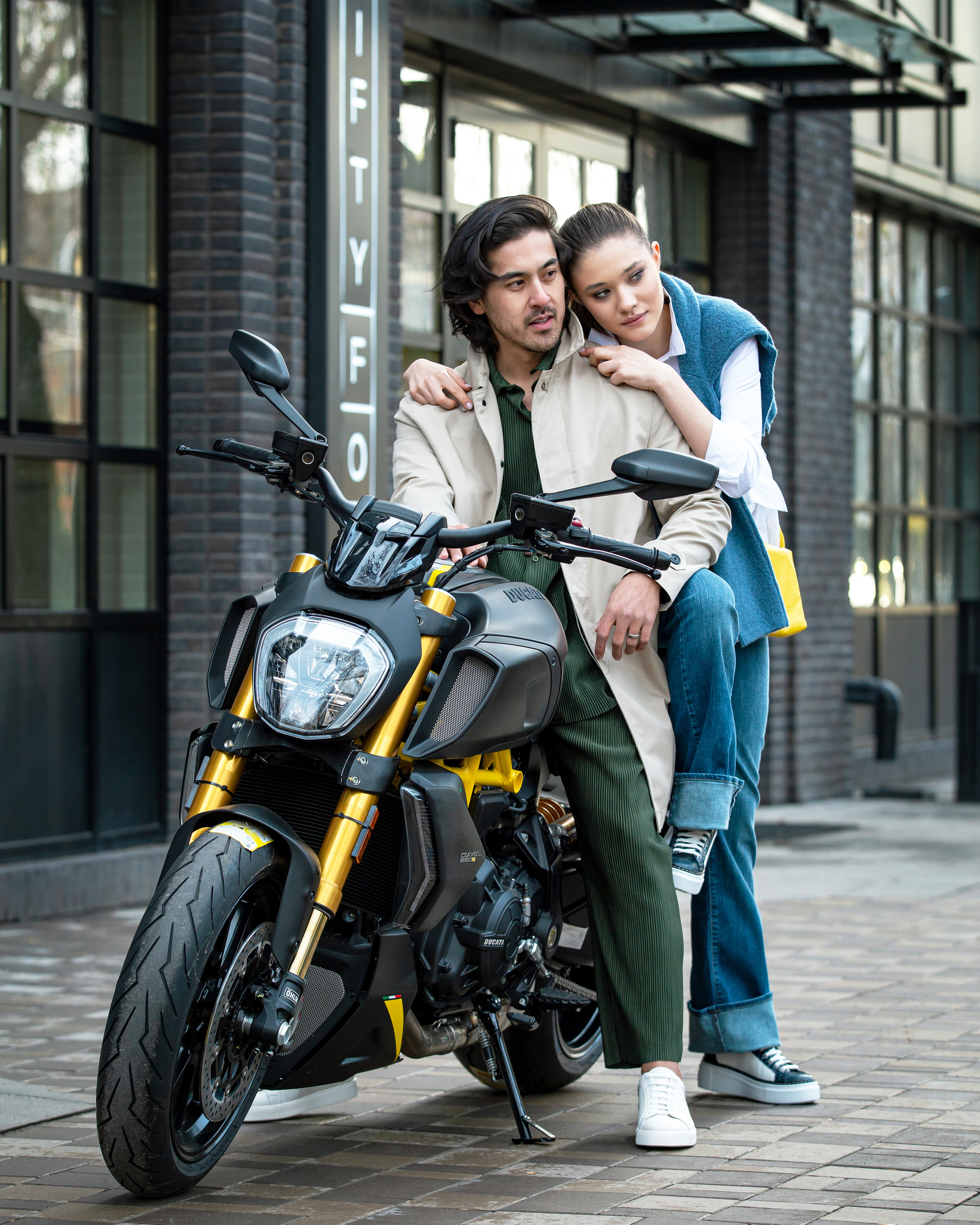 Рекламная съемка для магазина SMAN в г. Алматы