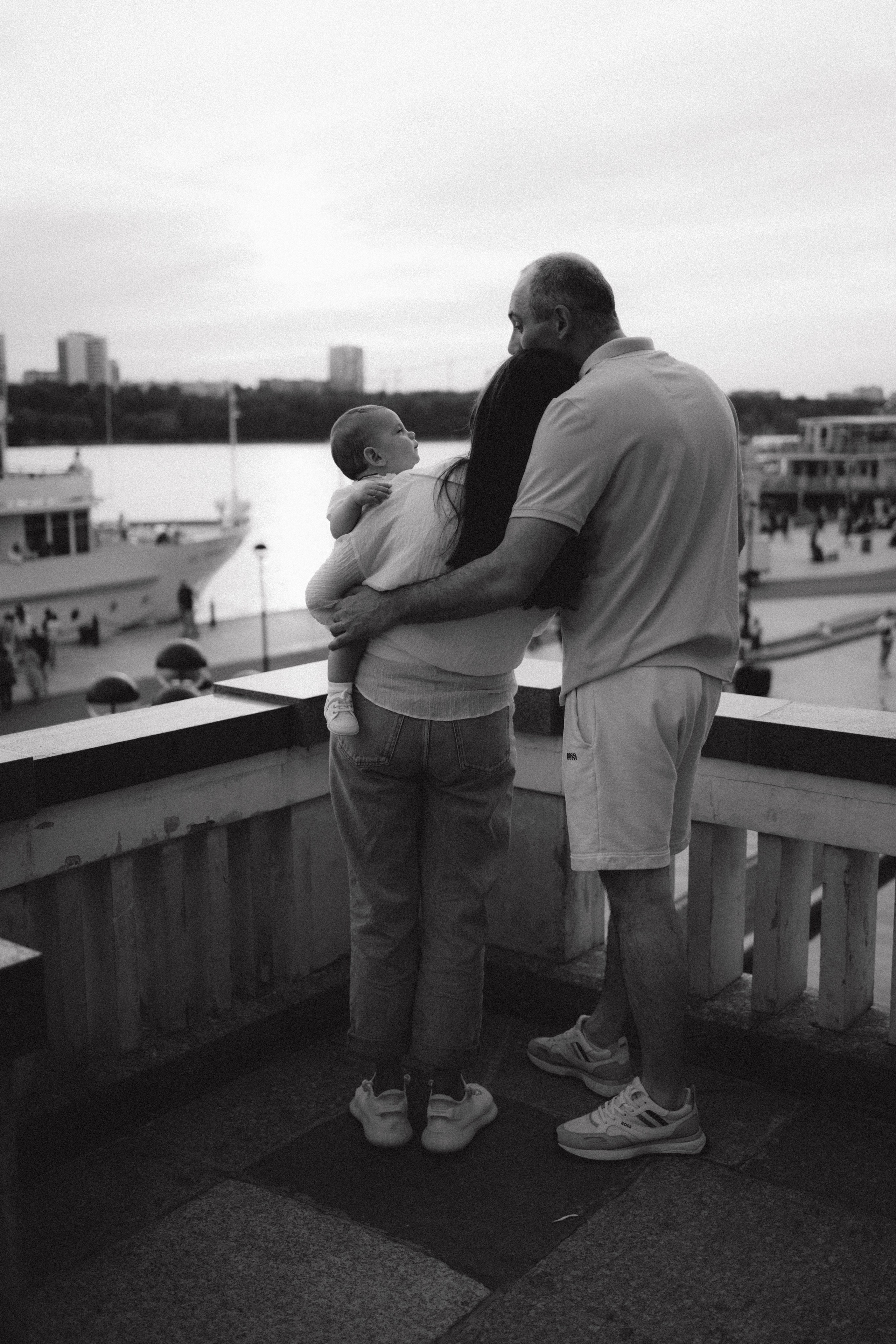 Прогулочная семейная фотосессия на Речном вокзале. Семейный фотограф в Москве и Люберцах Юлия Гуськова